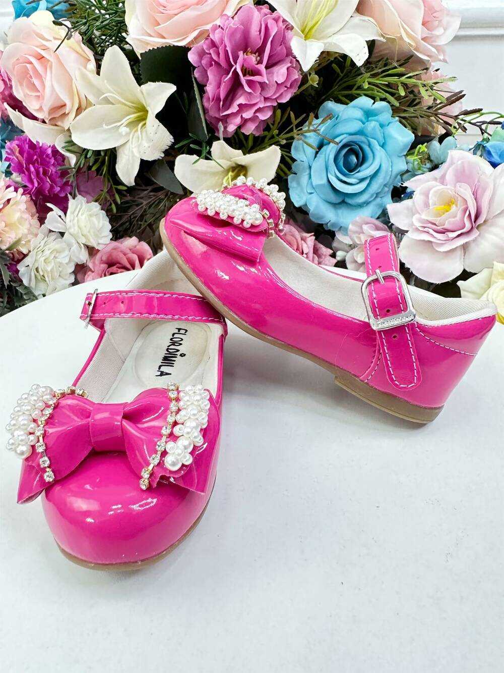 Sapatinho Pink Verniz de Lacinho Com Pérolas e Strass