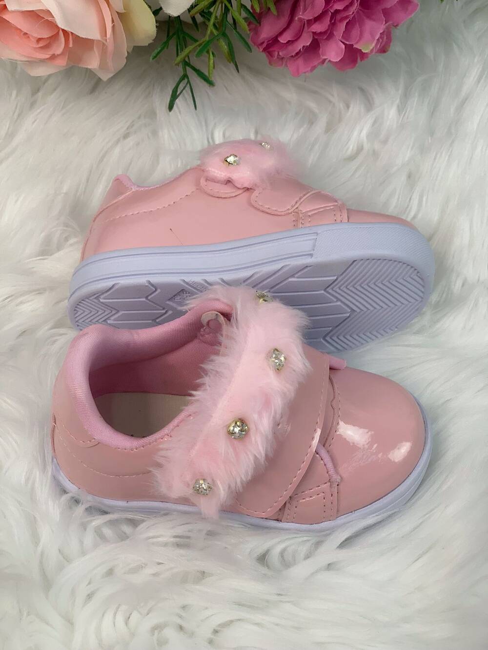 Tênis Rosa Verniz Com Pelúcia e Strass Meninas