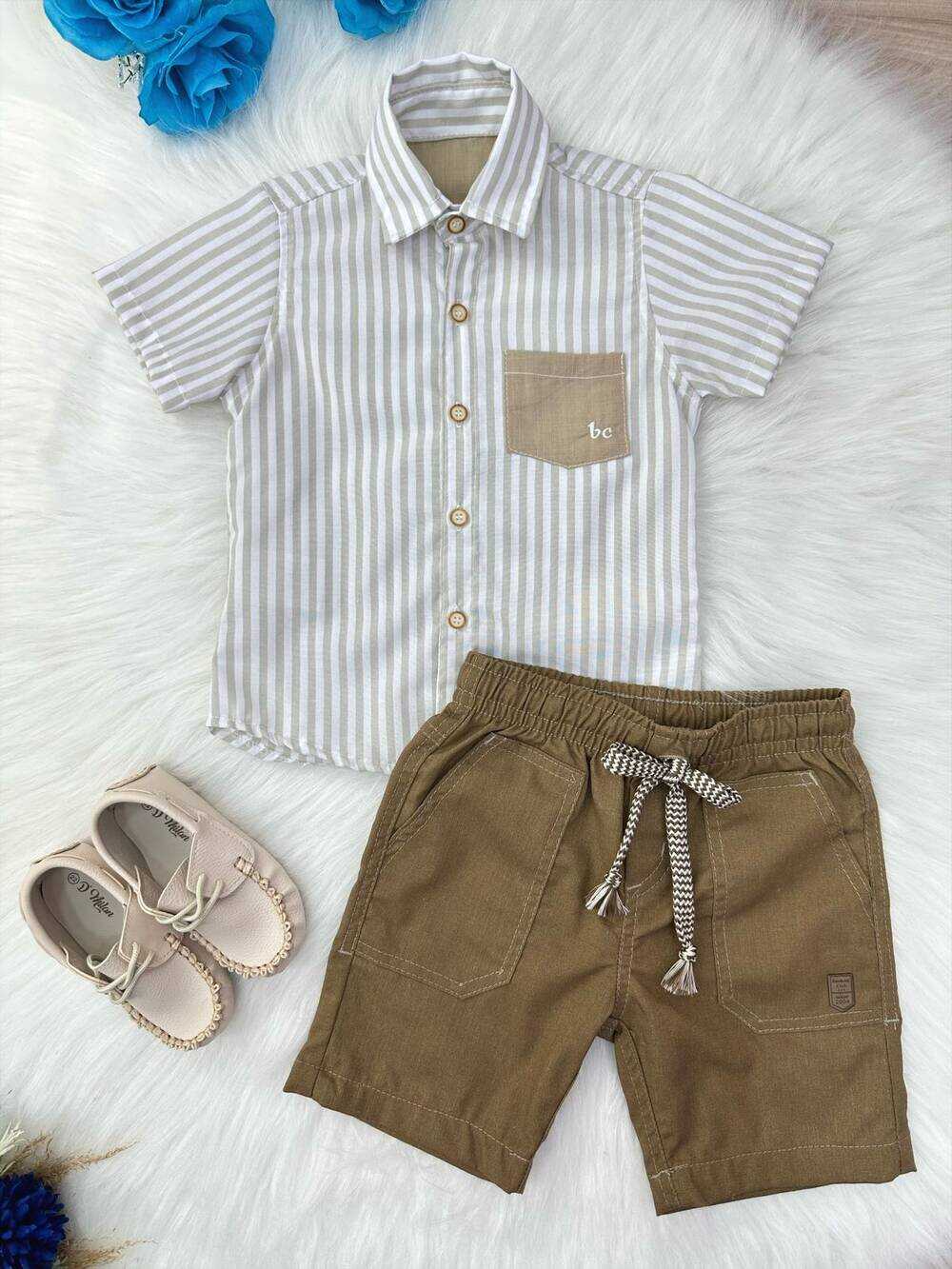 Conjunto Camisa Branca Listrada Com Short Marrom C/ Cordão