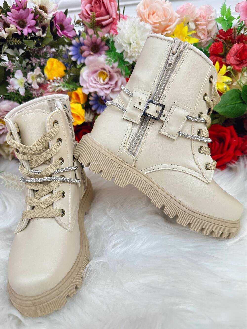 Botinha Infantil Cano Curto Off White Com Cadarço e Ziper