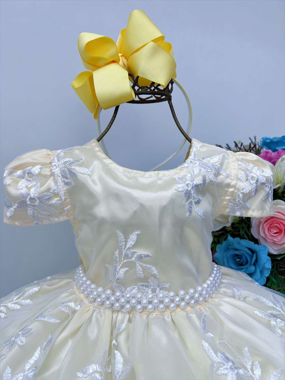 Vestido Infantil Amarelo Renda Branca Realeza Cinto Pérolas