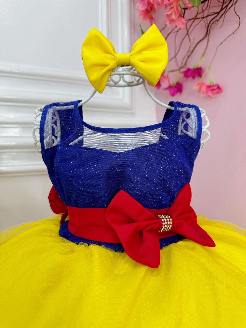 Vestido Infantil Branca de Neve C/ Capa e Laço Strass