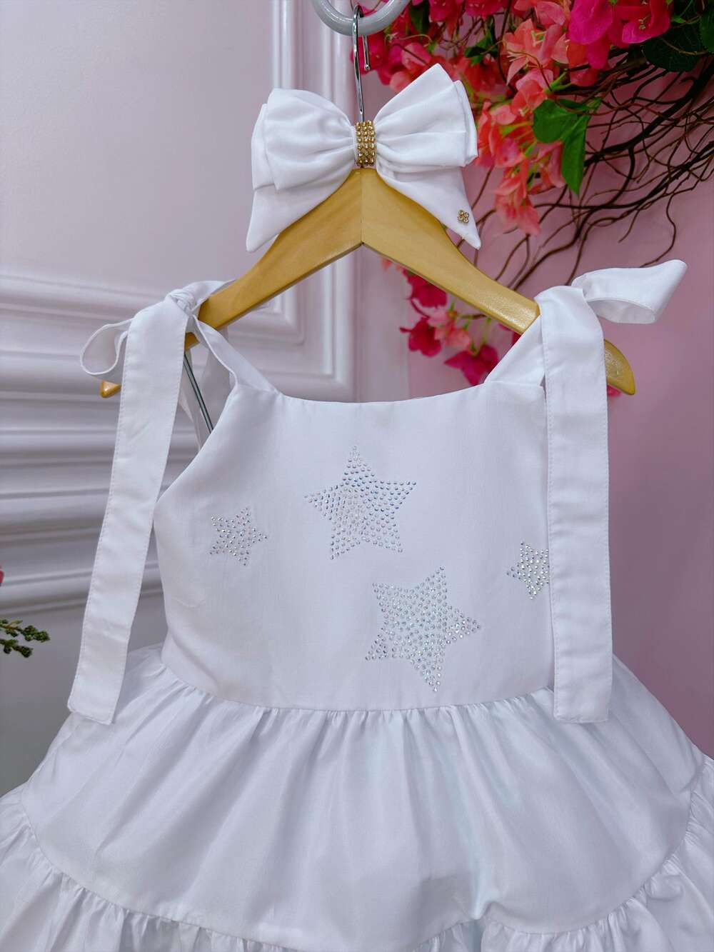 Vestido infantil Branco Strass no Busto Estrelas e Laço Damas