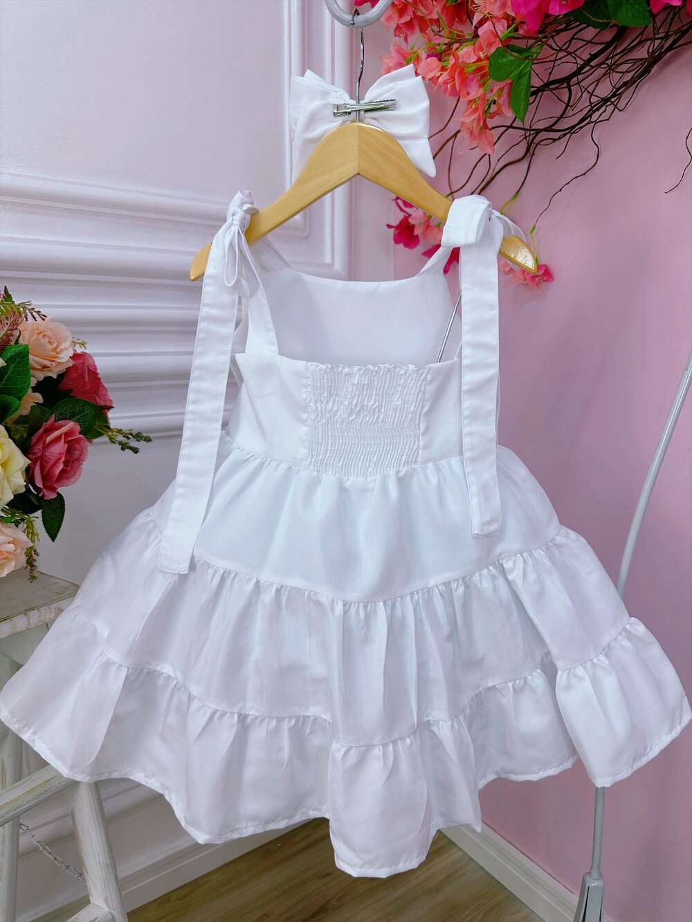 Vestido infantil Branco Strass no Busto Estrelas e Laço Damas