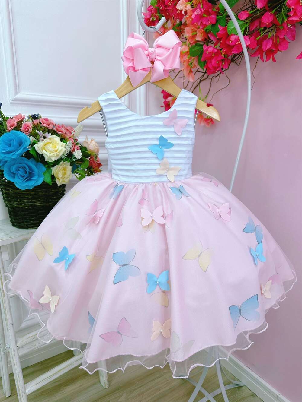 Vestido Infantil Branco Peito Plissado Saia Rosa Borboletas