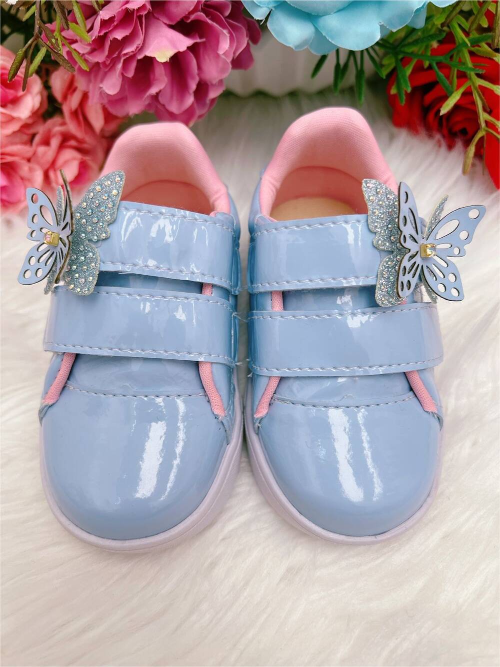 Tênis Azul Bebê Verniz Rosa Aplique Borboleta Velcro Meninas