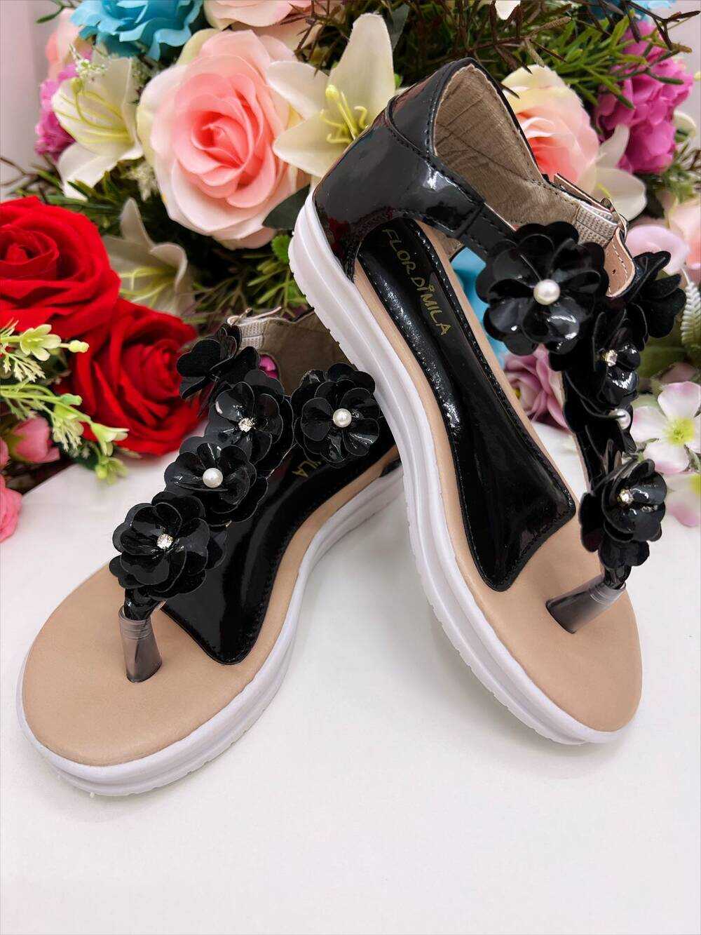 Sandália Infantil C/ Flor Pérolas e Strass Rasteira Preto