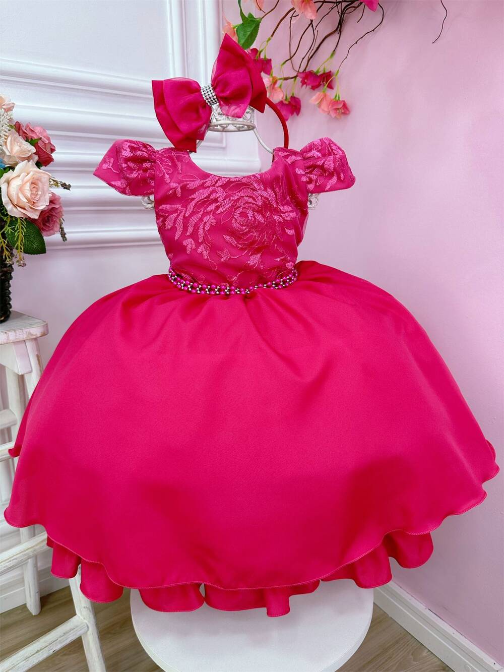 Vestido Infantil Pink Com Renda e Cinto de Pérolas Tiara