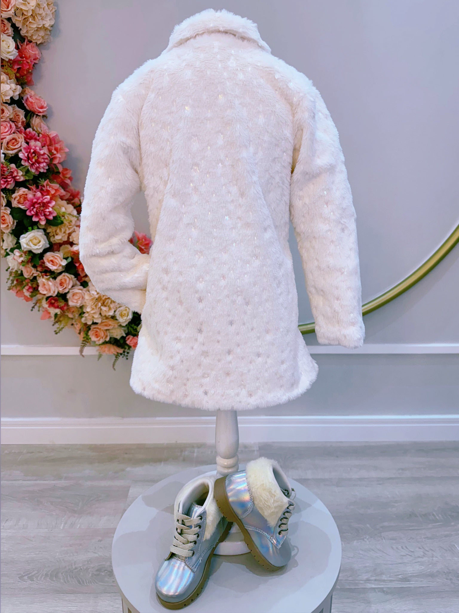 Casaco Infantil Pelúcia Forrado Off White C/ Brilho e Botões