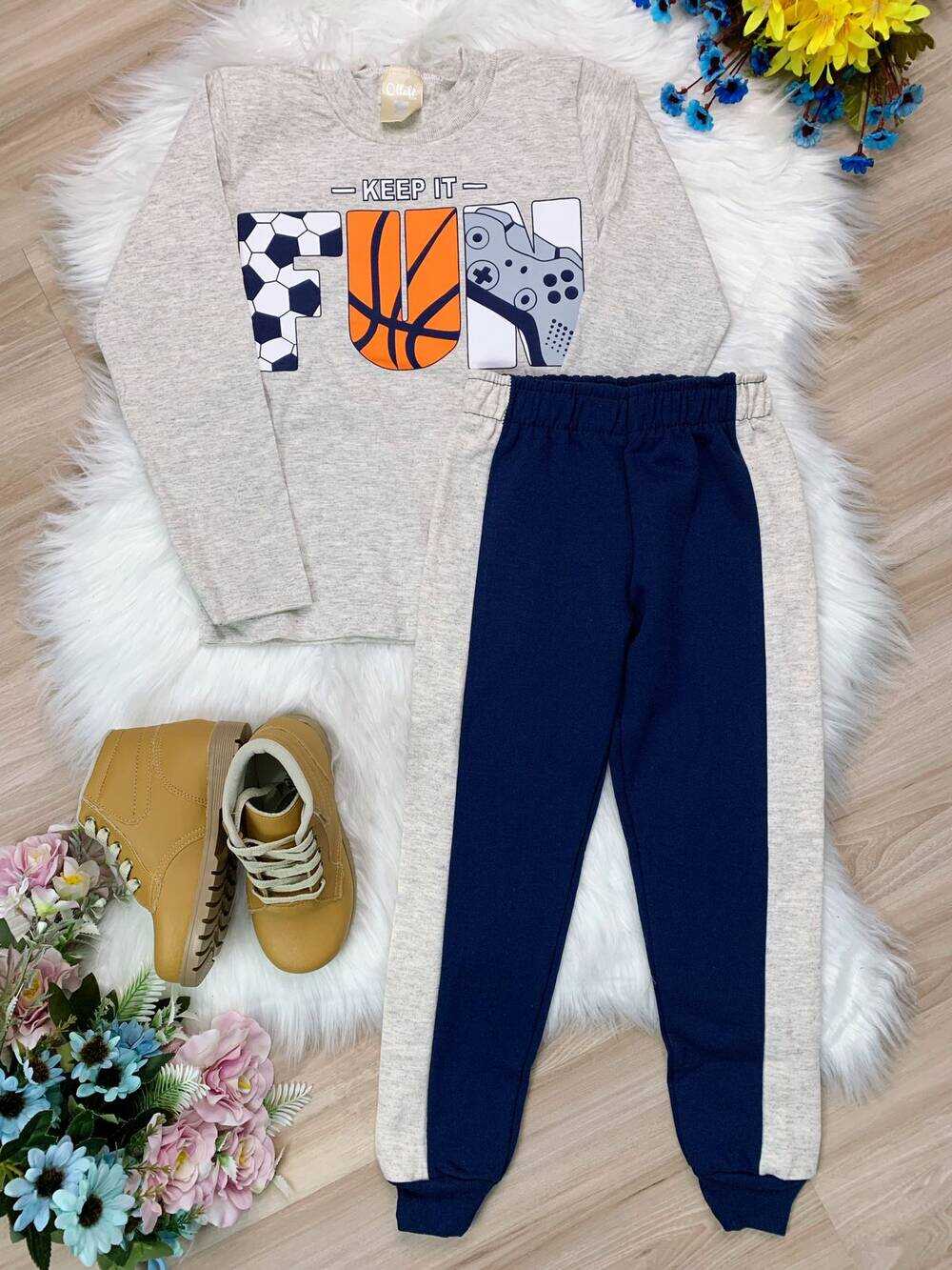 Conjunto de Moletom Blusa Marfim e Calça Azul Marinho Jogos