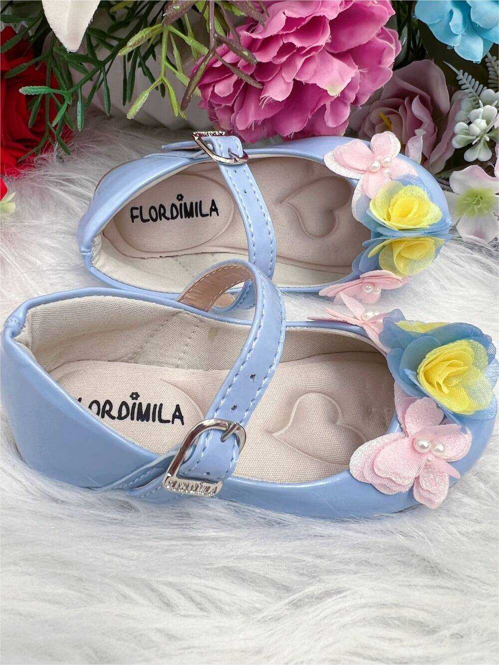 Sapatinho Azul Bebê Verniz C/ Aplique de Borboleta Flor Luxo