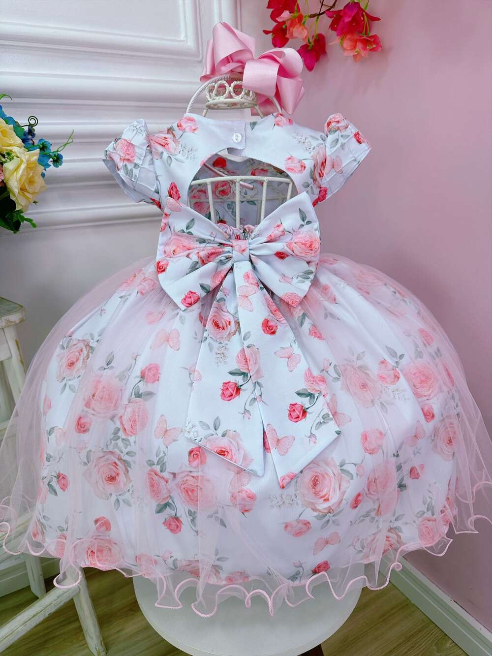 Vestido Infantil Branco Peito Nervura e Florido de Rosas