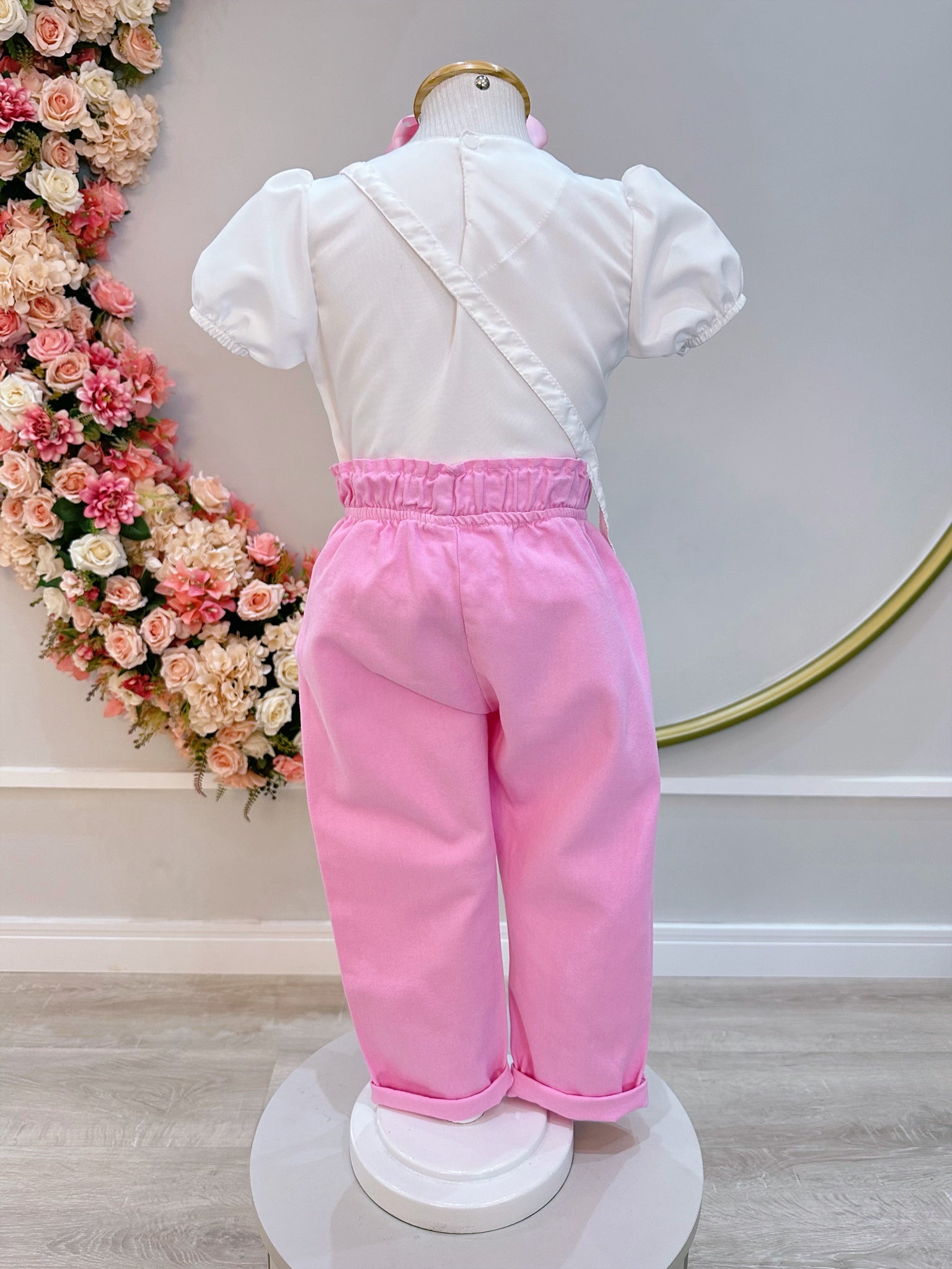 Conjunto infantil Com Blusa Branca e Calça Rosa Bolsinha