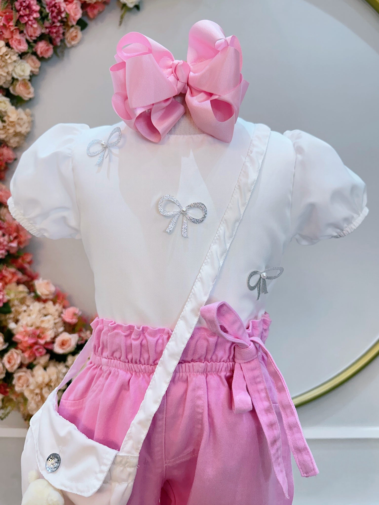 Conjunto infantil Com Blusa Branca e Calça Rosa Bolsinha