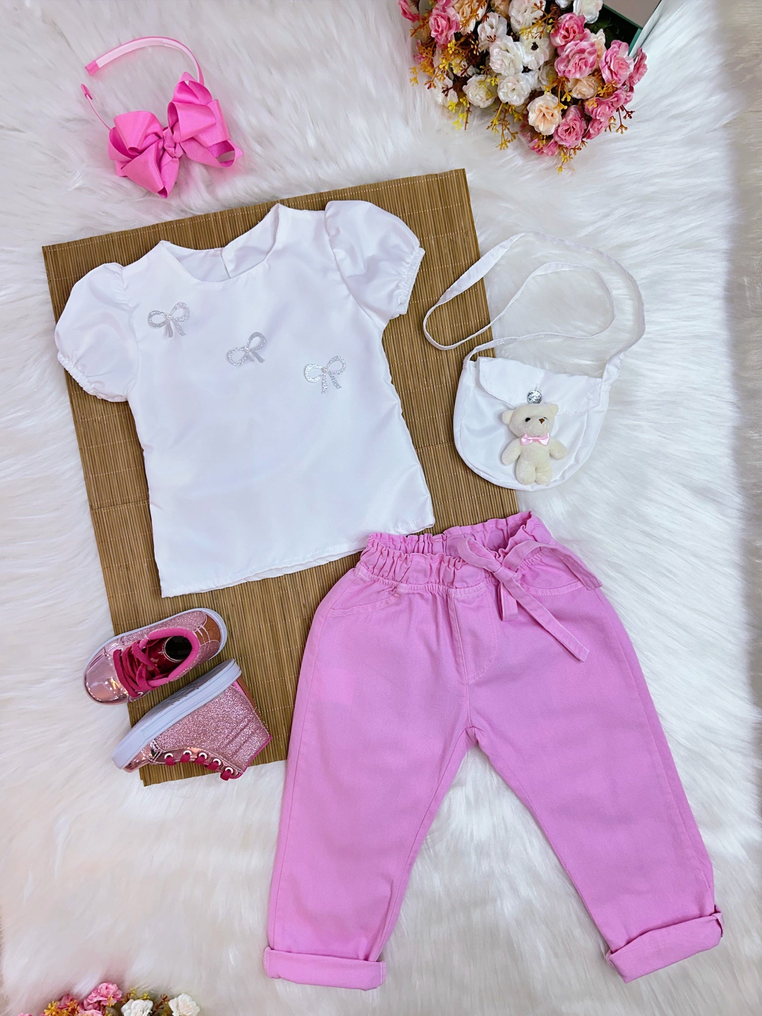 Conjunto infantil Com Blusa Branca e Calça Rosa Bolsinha