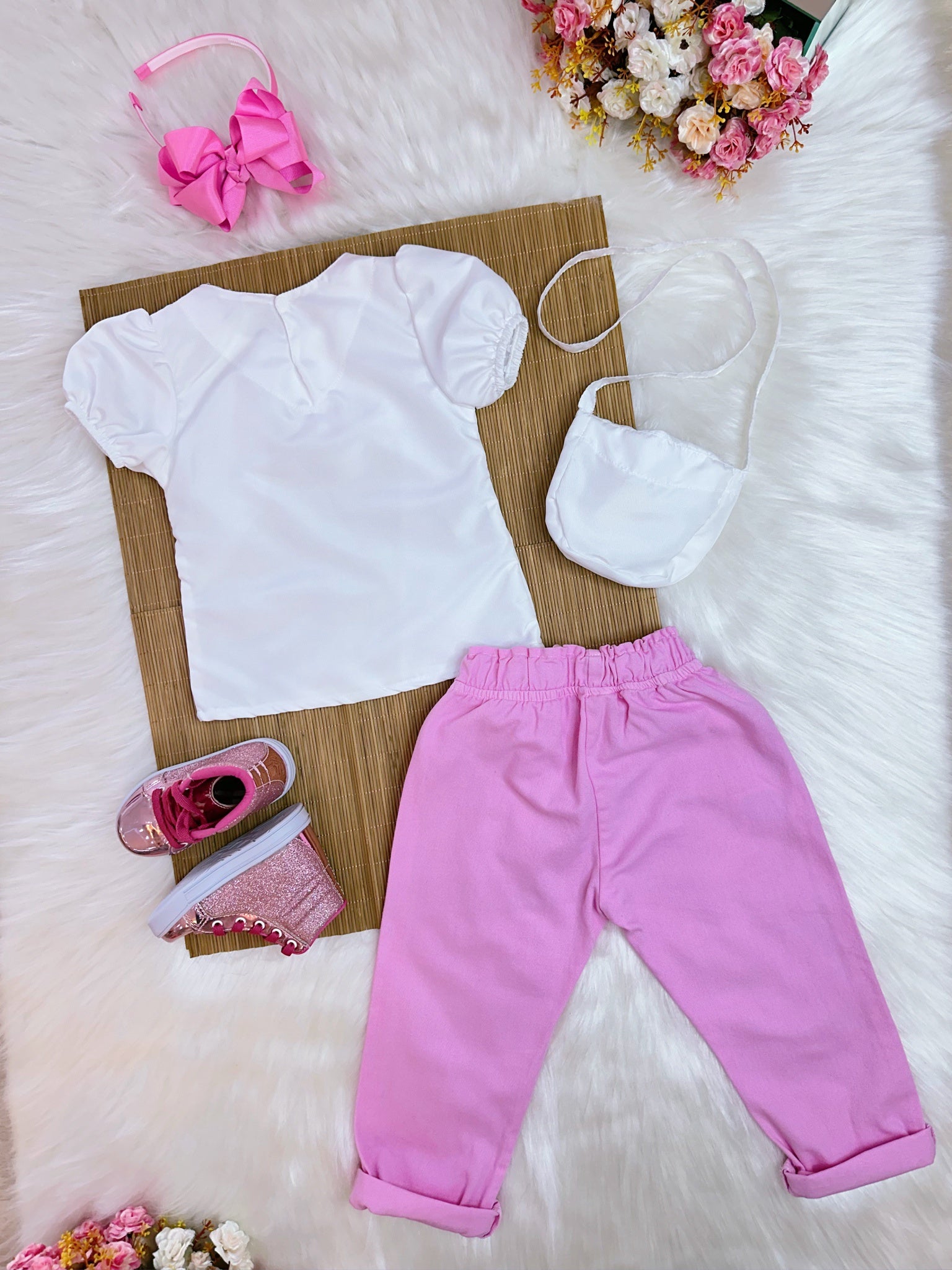 Conjunto infantil Com Blusa Branca e Calça Rosa Bolsinha