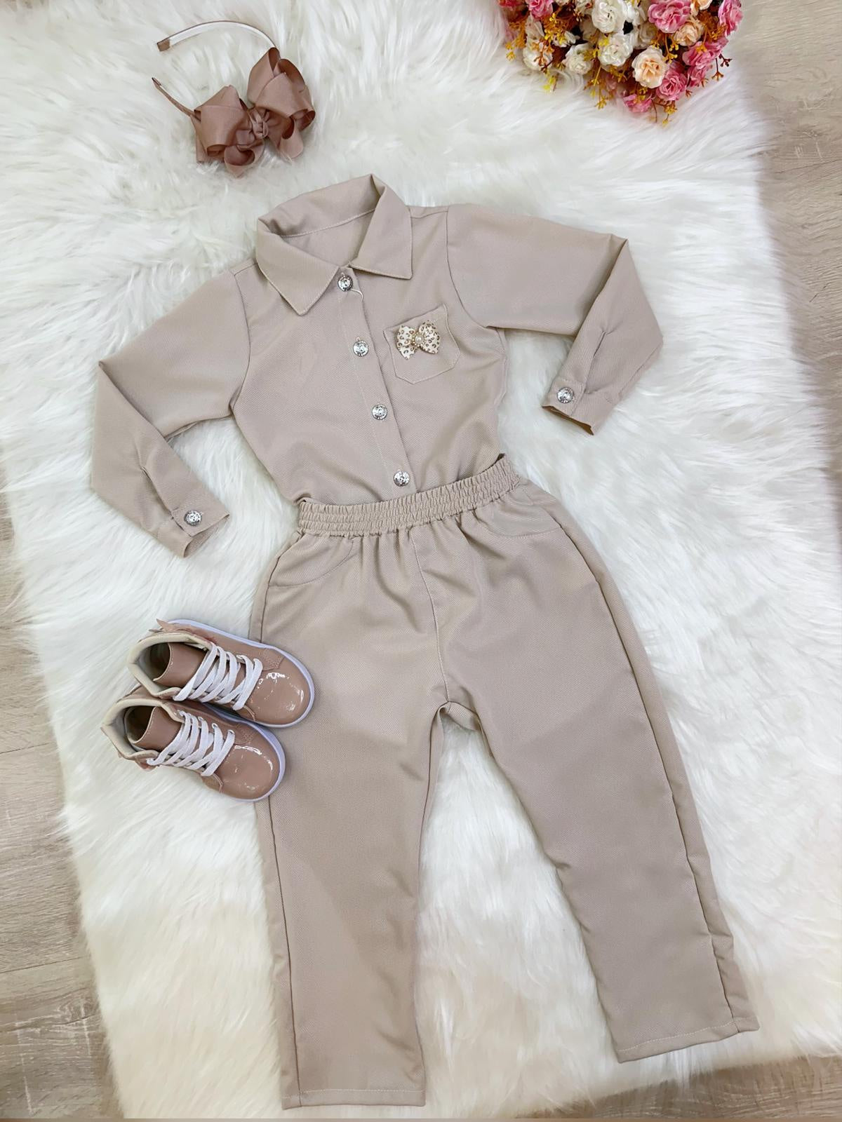 Conjunto infantil Nude Com Camisa e Calça Casual Luxo