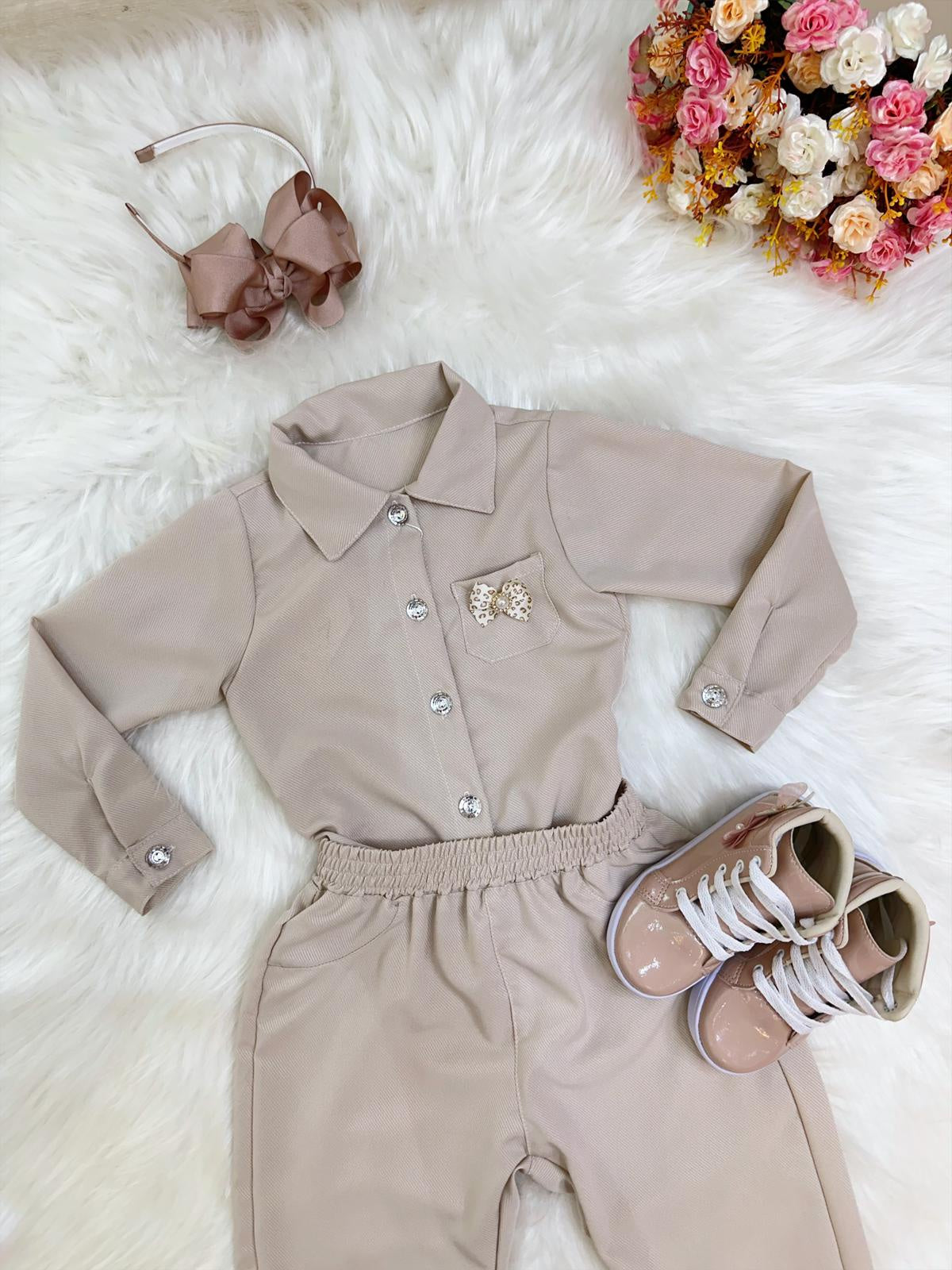 Conjunto infantil Nude Com Camisa e Calça Casual Luxo