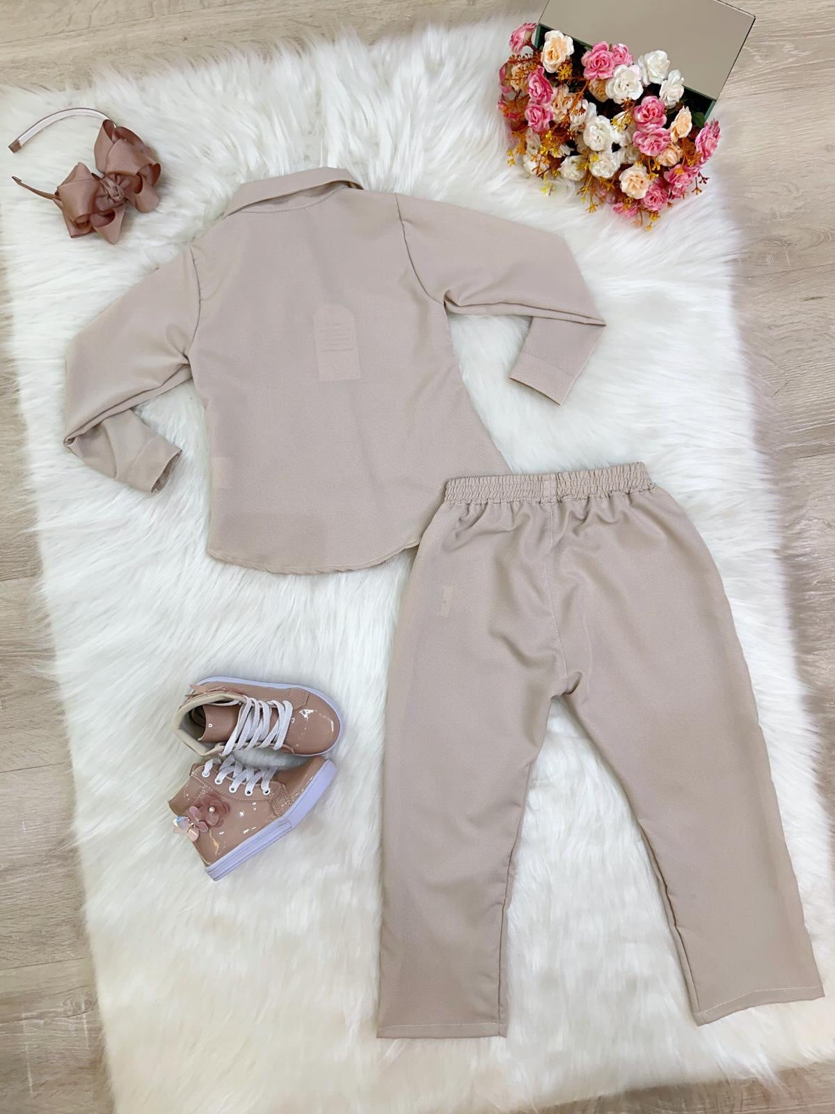 Conjunto infantil Nude Com Camisa e Calça Casual Luxo