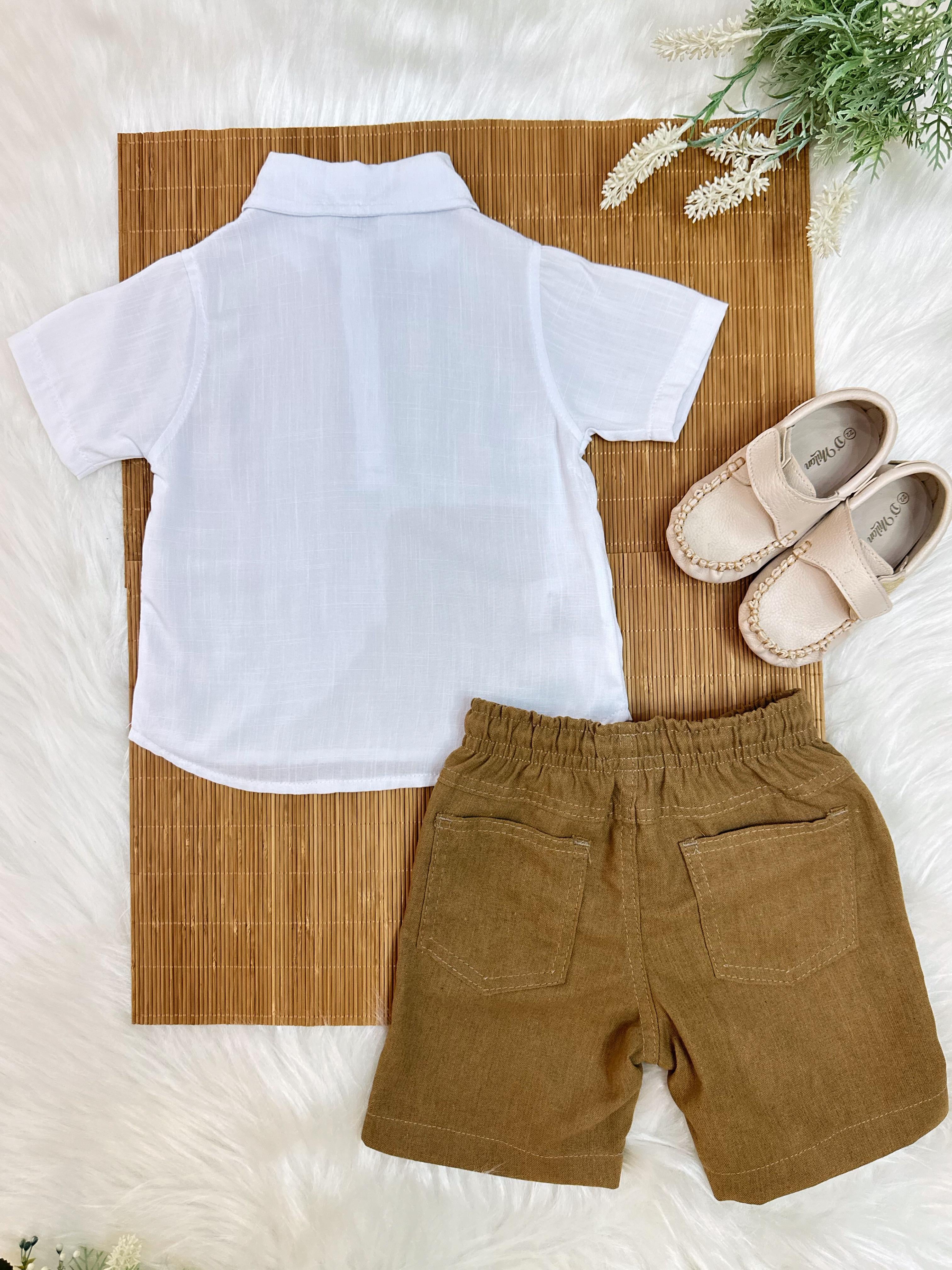 Conjunto Camisa Branco Com Bermuda Caqui de Cordão