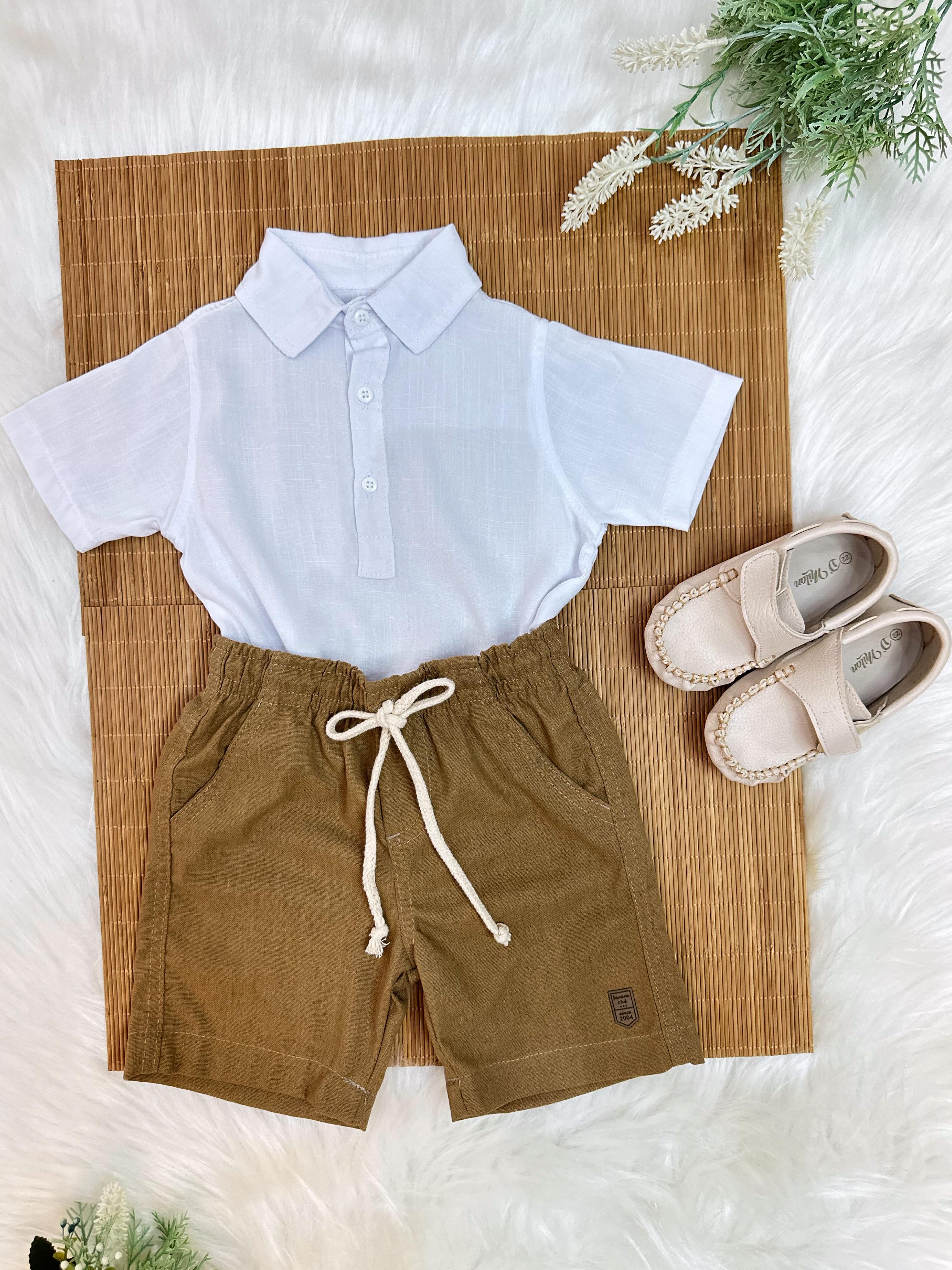 Conjunto Camisa Branco Com Bermuda Caqui de Cordão