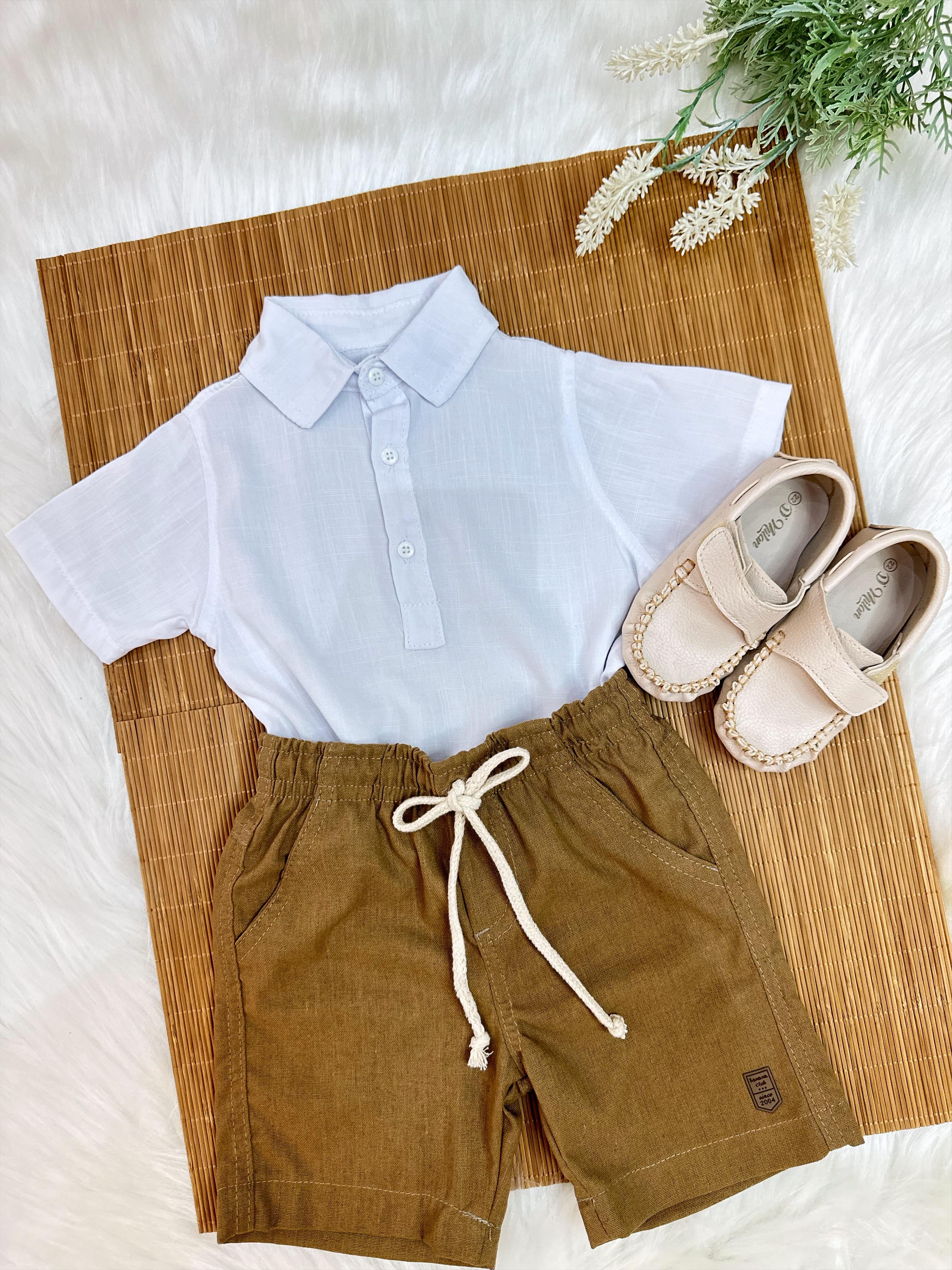 Conjunto Camisa Branco Com Bermuda Caqui de Cordão