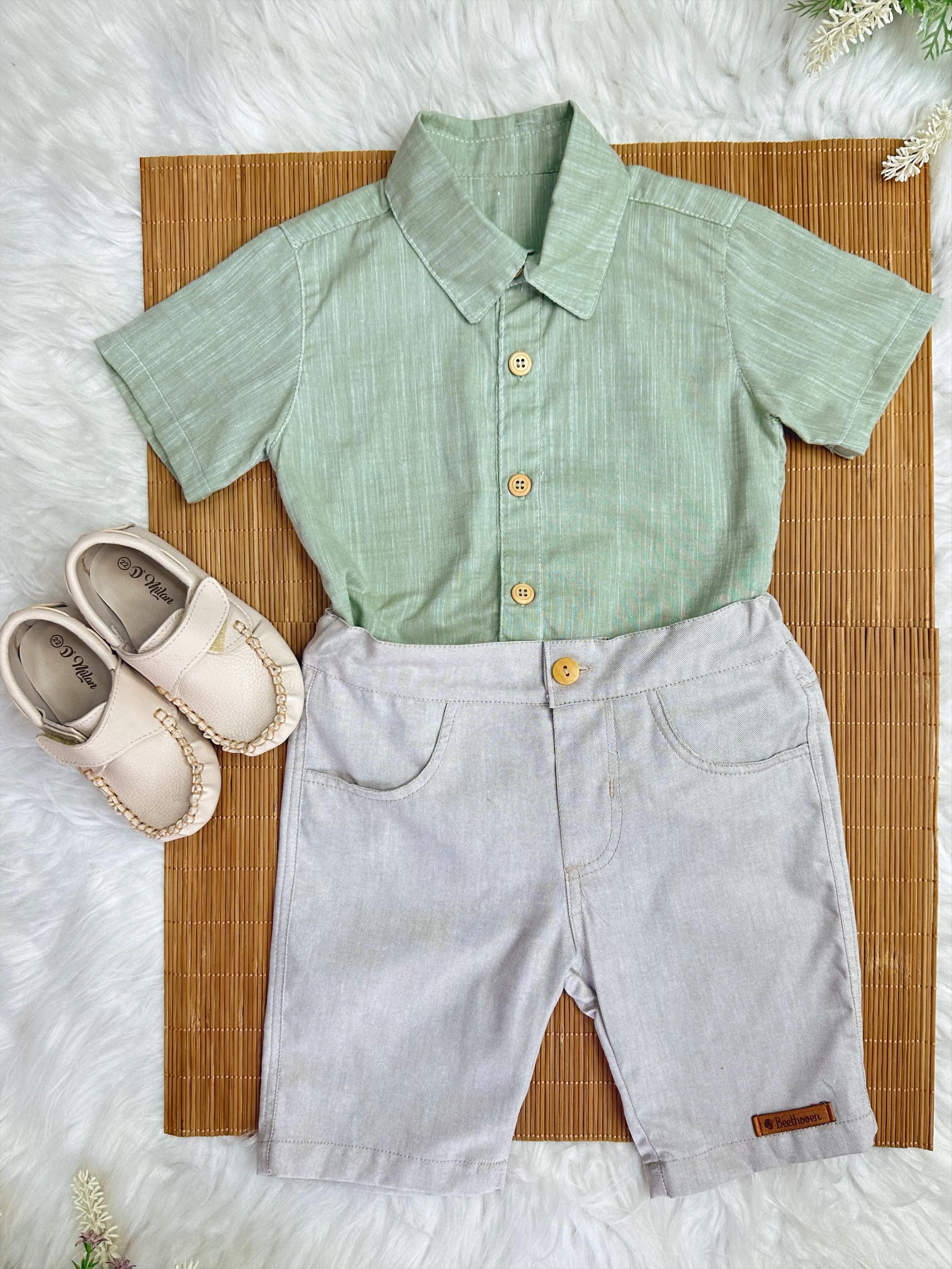 Conjunto Meninos Camisa Verde Mescla Bermuda Bege Casual