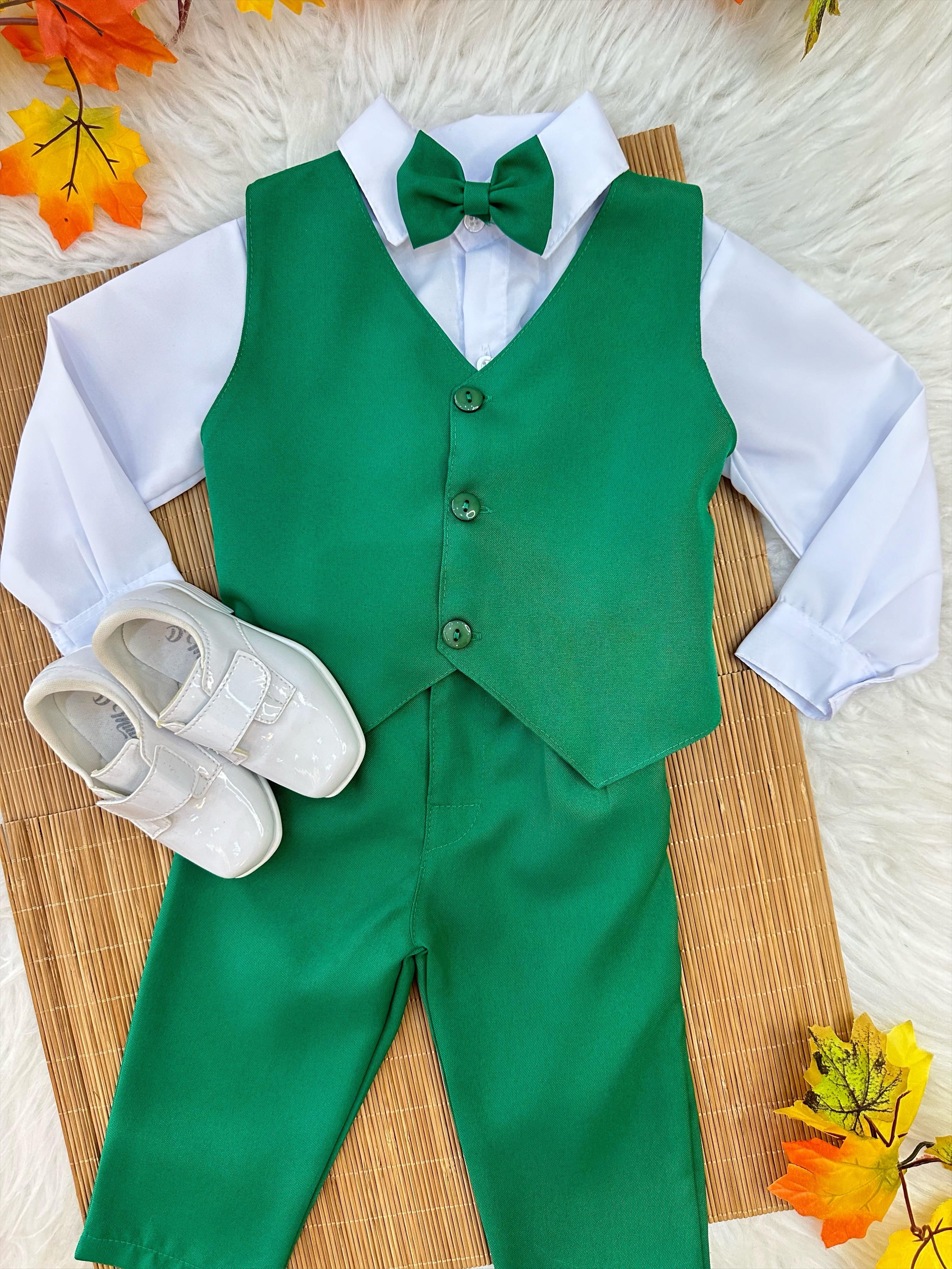 Conjunto Infantil Camisa Branca Calça Colete e Gravata Verde