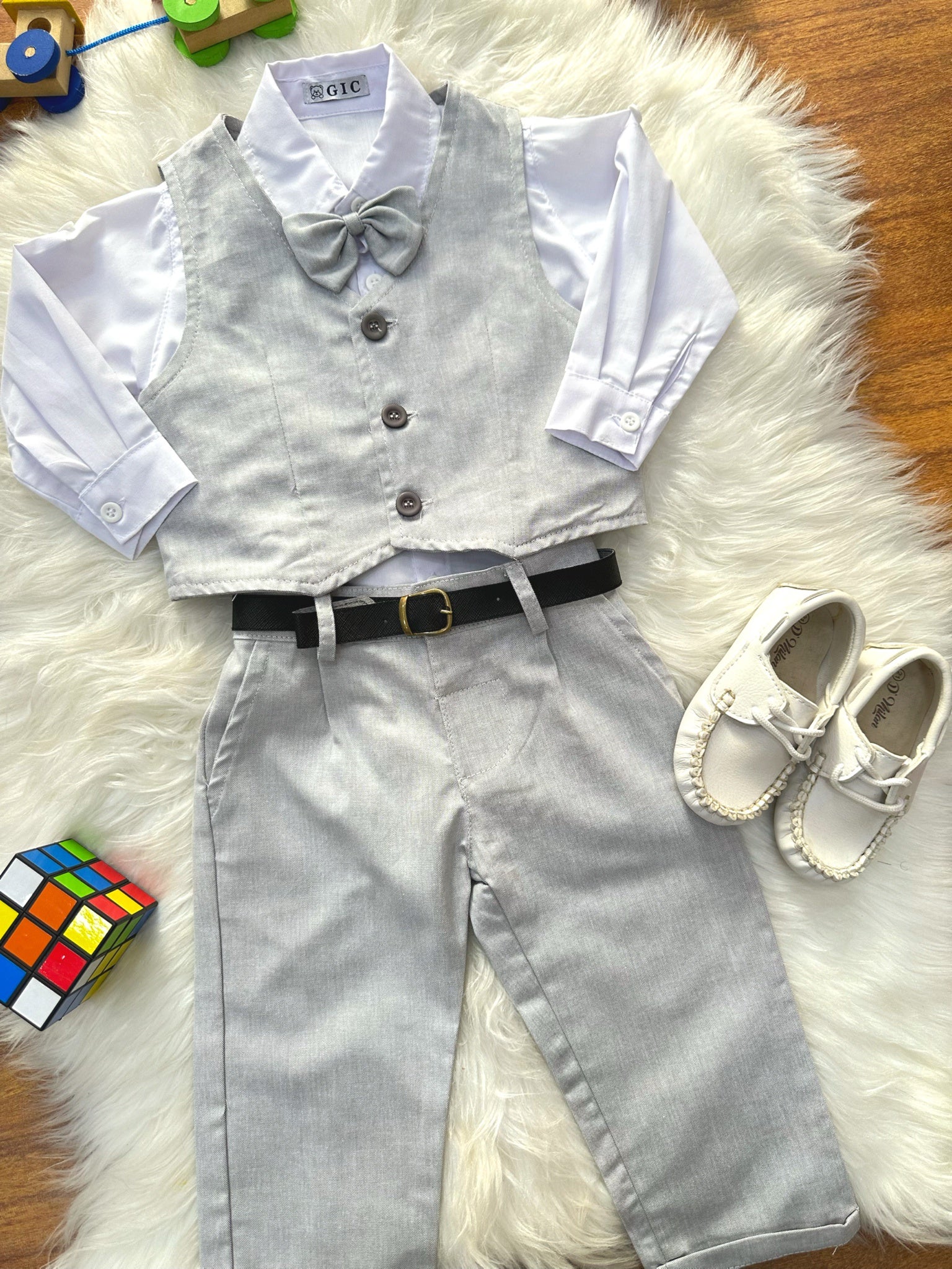 Conjunto Social Bebê Calça Colete Cinza Claro e Camisa Branca