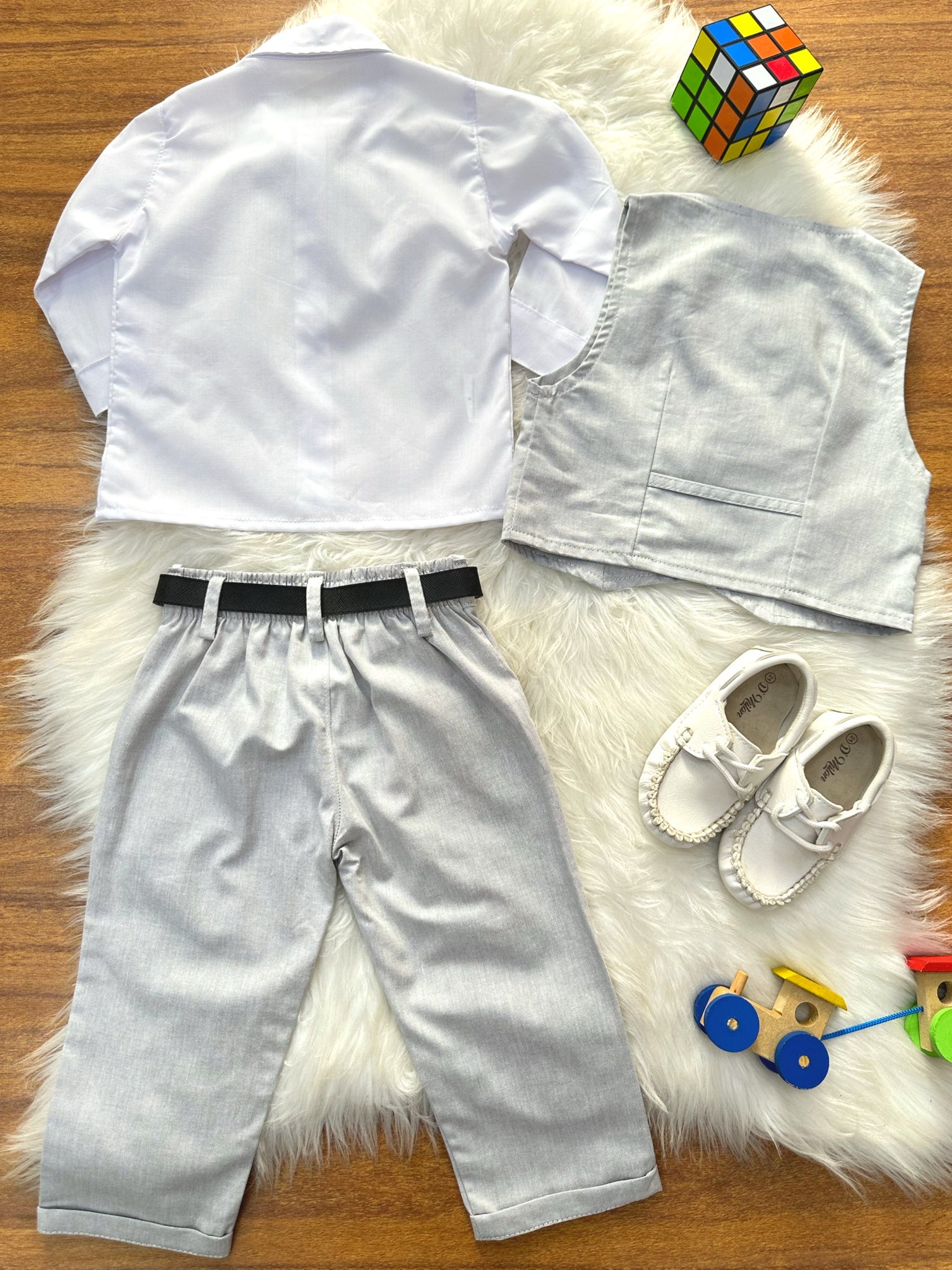Conjunto Social Bebê Calça Colete Cinza Claro e Camisa Branca
