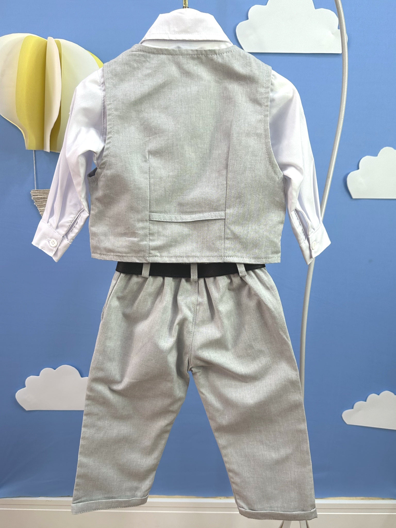 Conjunto Social Bebê Calça Colete Cinza Claro e Camisa Branca