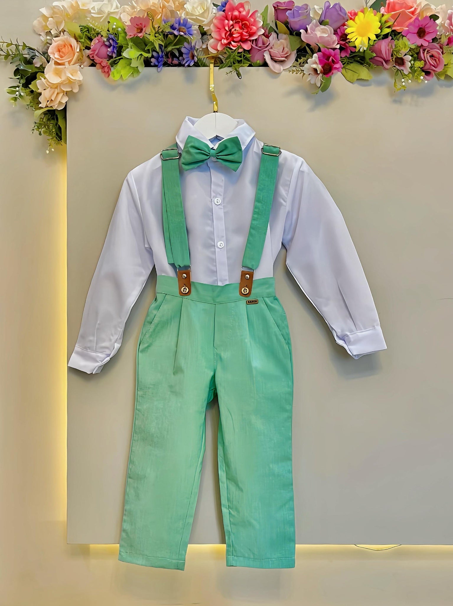 Conjunto Social Camisa Branca Com Calça Gravata e Susp. Verde