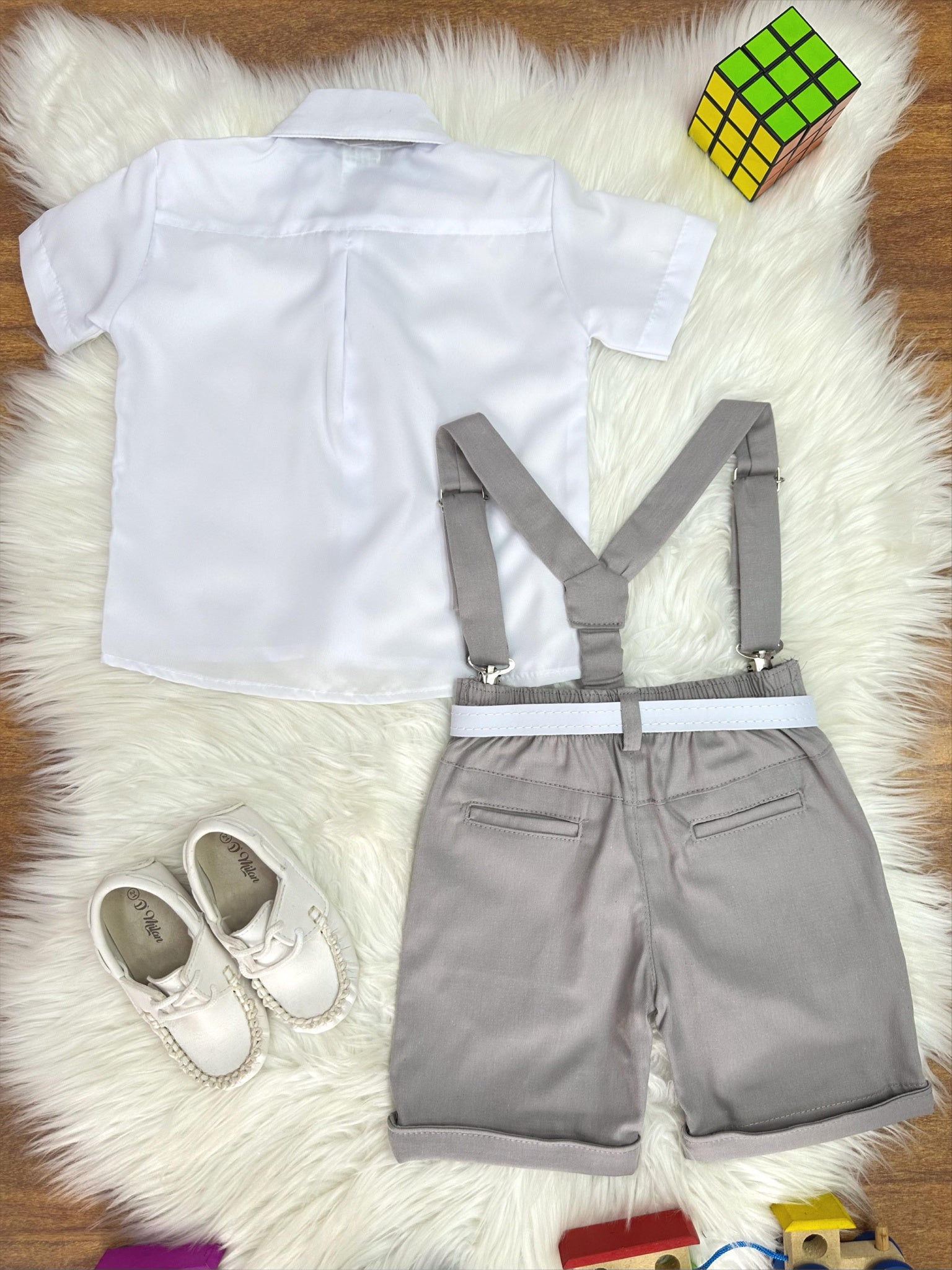 Conjunto Social Camisa Branca e Short Susp. Gravata Cinza