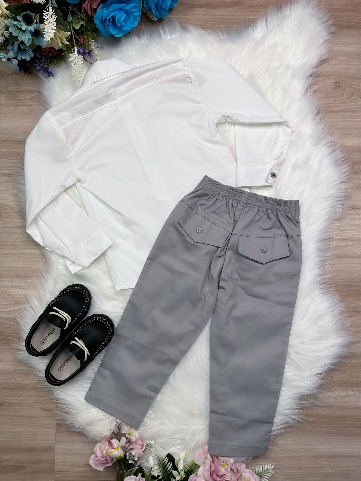 Conjunto Social Camisa Off White e Calça Sarja Caqui