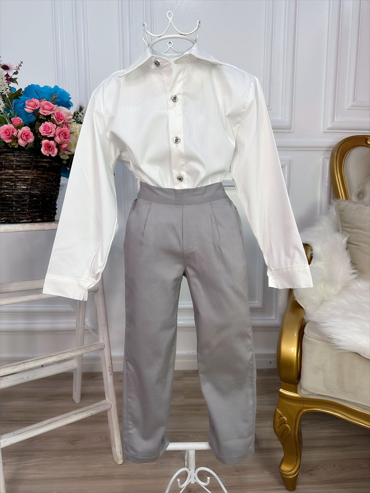 Conjunto Social Camisa Off White e Calça Sarja Caqui