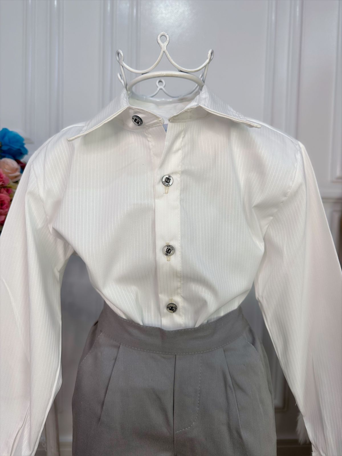 Conjunto Social Camisa Off White e Calça Sarja Caqui