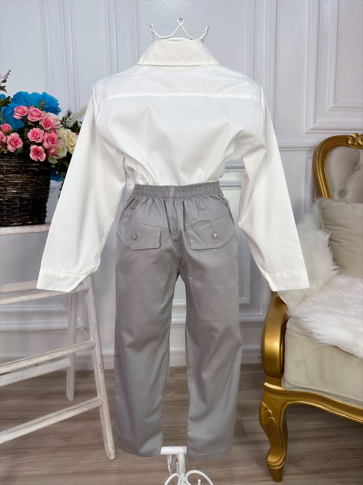 Conjunto Social Camisa Off White e Calça Sarja Caqui