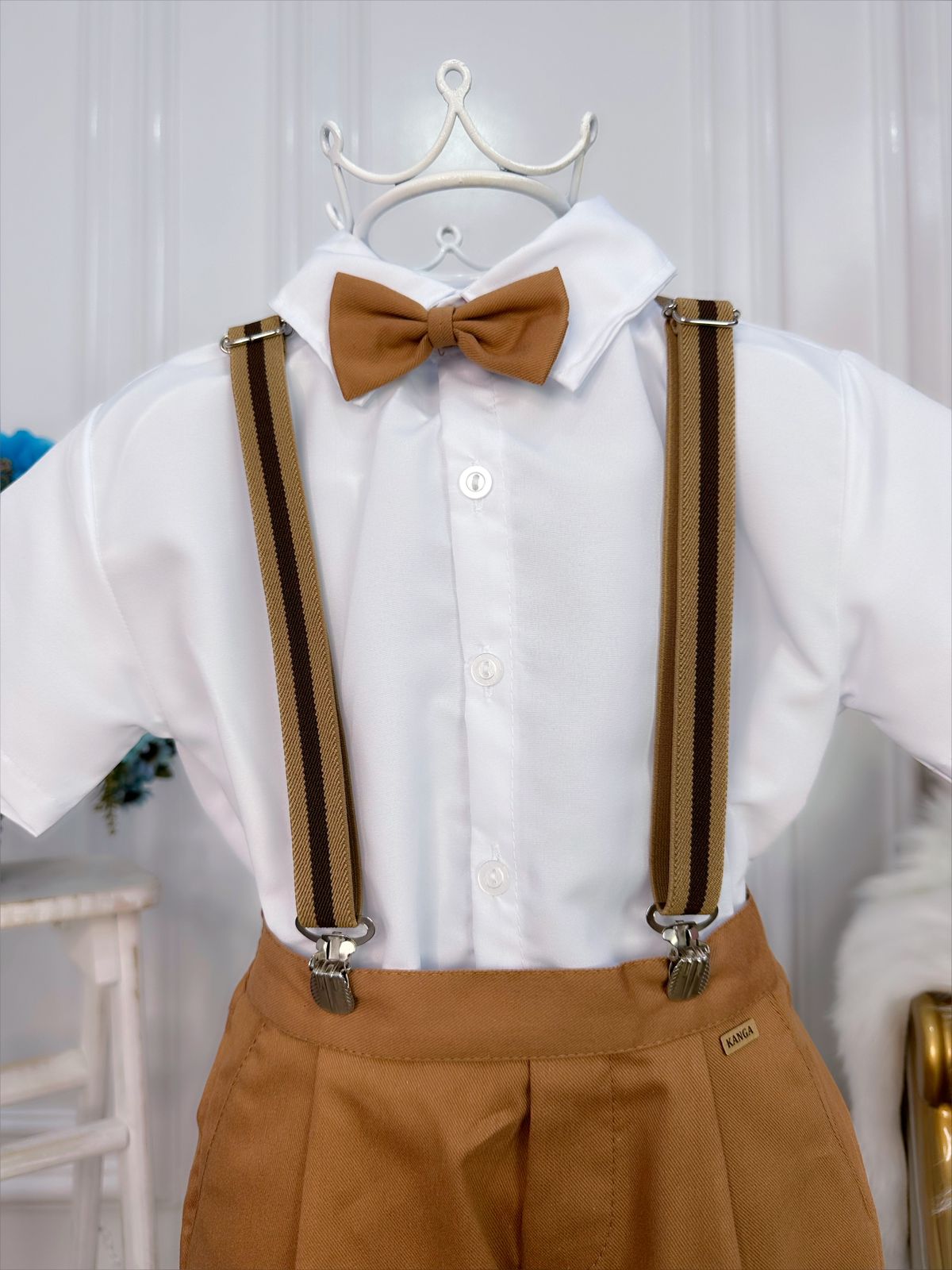 Conjunto Social Short Camisa Gravata Susp. Caramelo Escuro