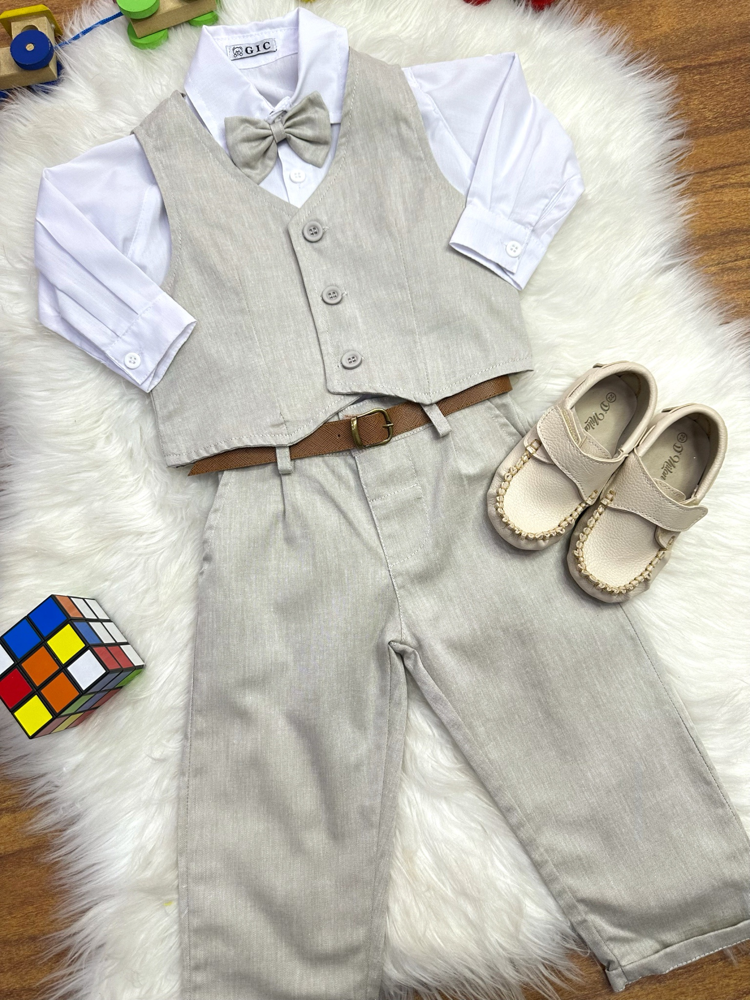 Conjunto Social Bebê Calça Colete Bege e Camisa Branca
