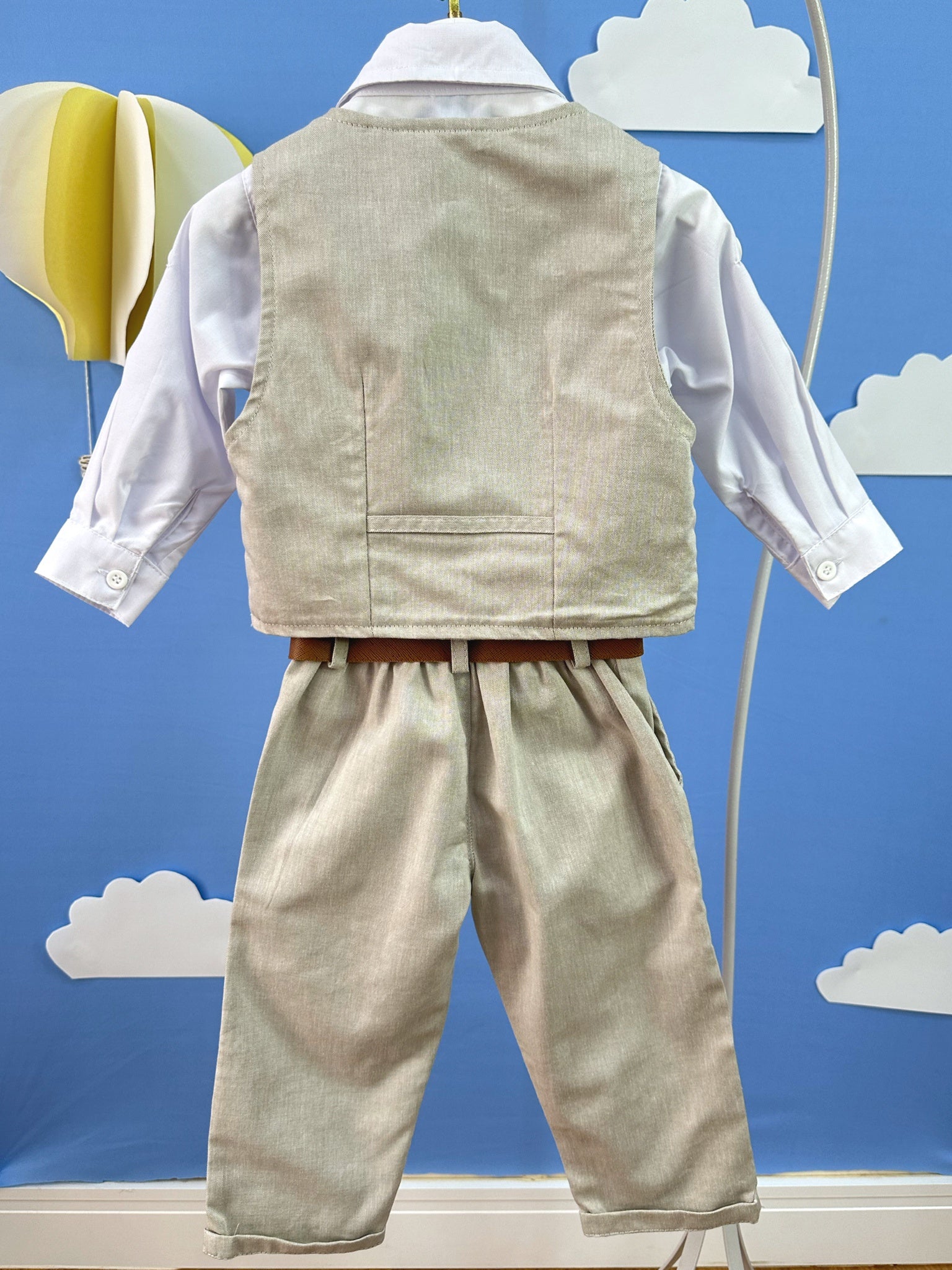 Conjunto Social Bebê Calça Colete Bege e Camisa Branca