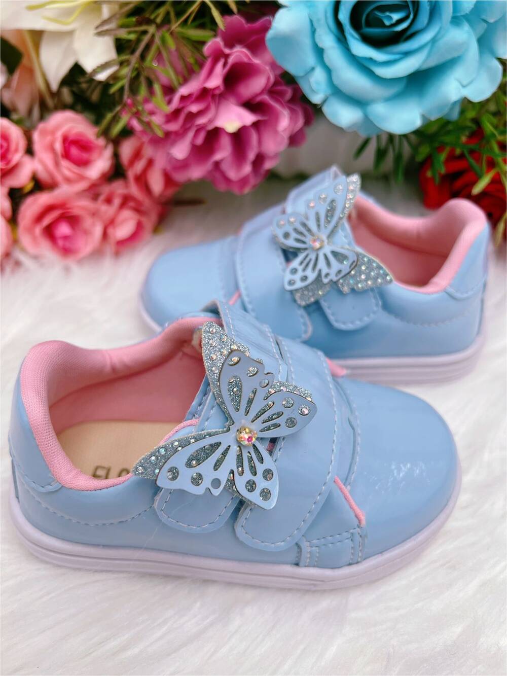 Tênis Azul Bebê Verniz Rosa Aplique Borboleta Velcro Meninas