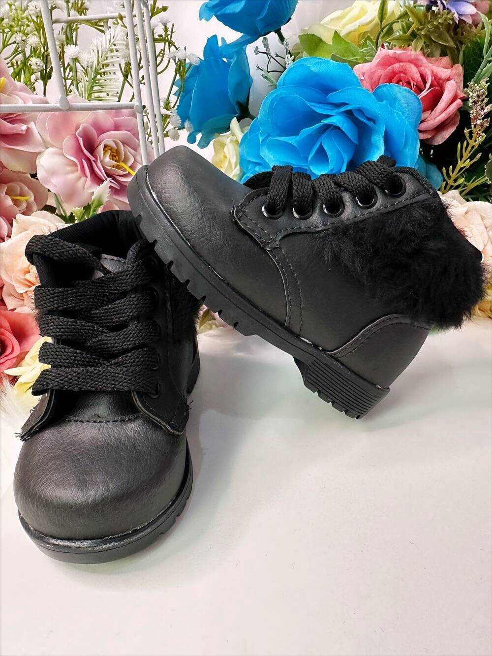 Coturno Infantil Preto Com Pelúcia e Cadarço Luxo