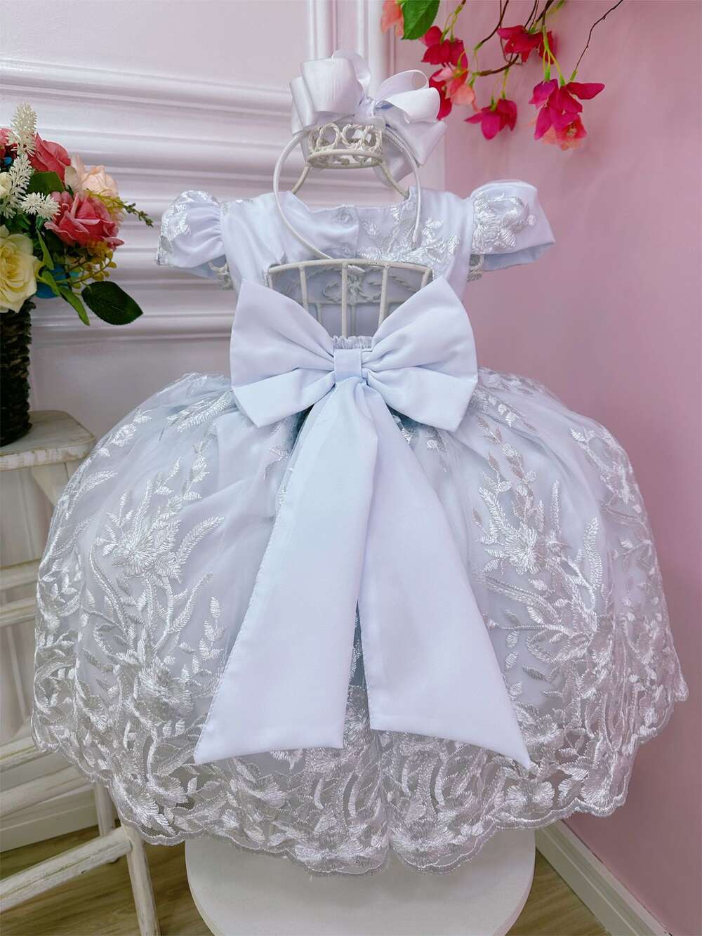 Vestido Infantil Branco Renda Realeza e Cinto de Pérolas