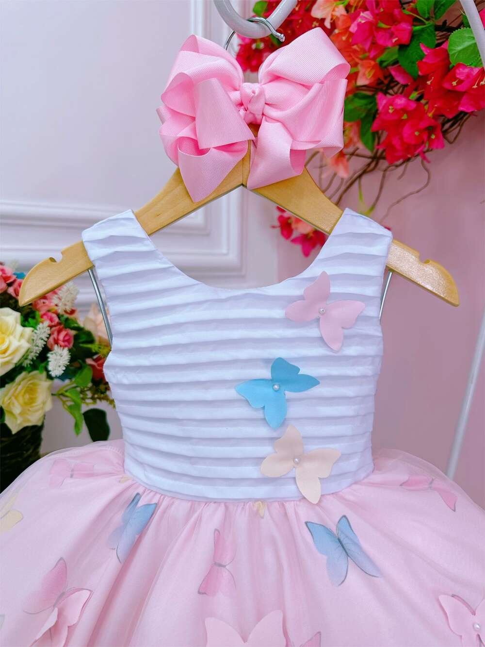 Vestido Infantil Branco Peito Plissado Saia Rosa Borboletas