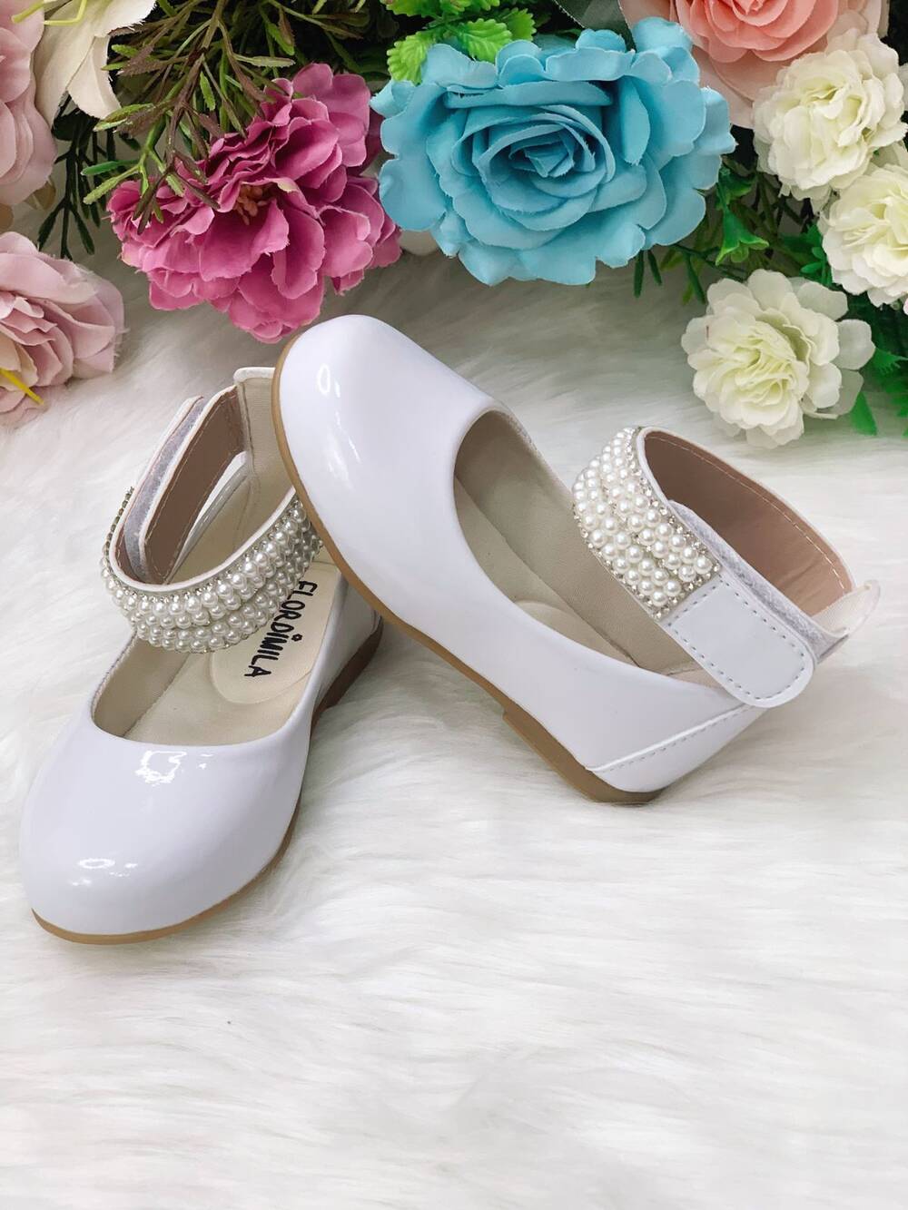 Sapatinho Branco com Tornozeleira Pérolas e Strass