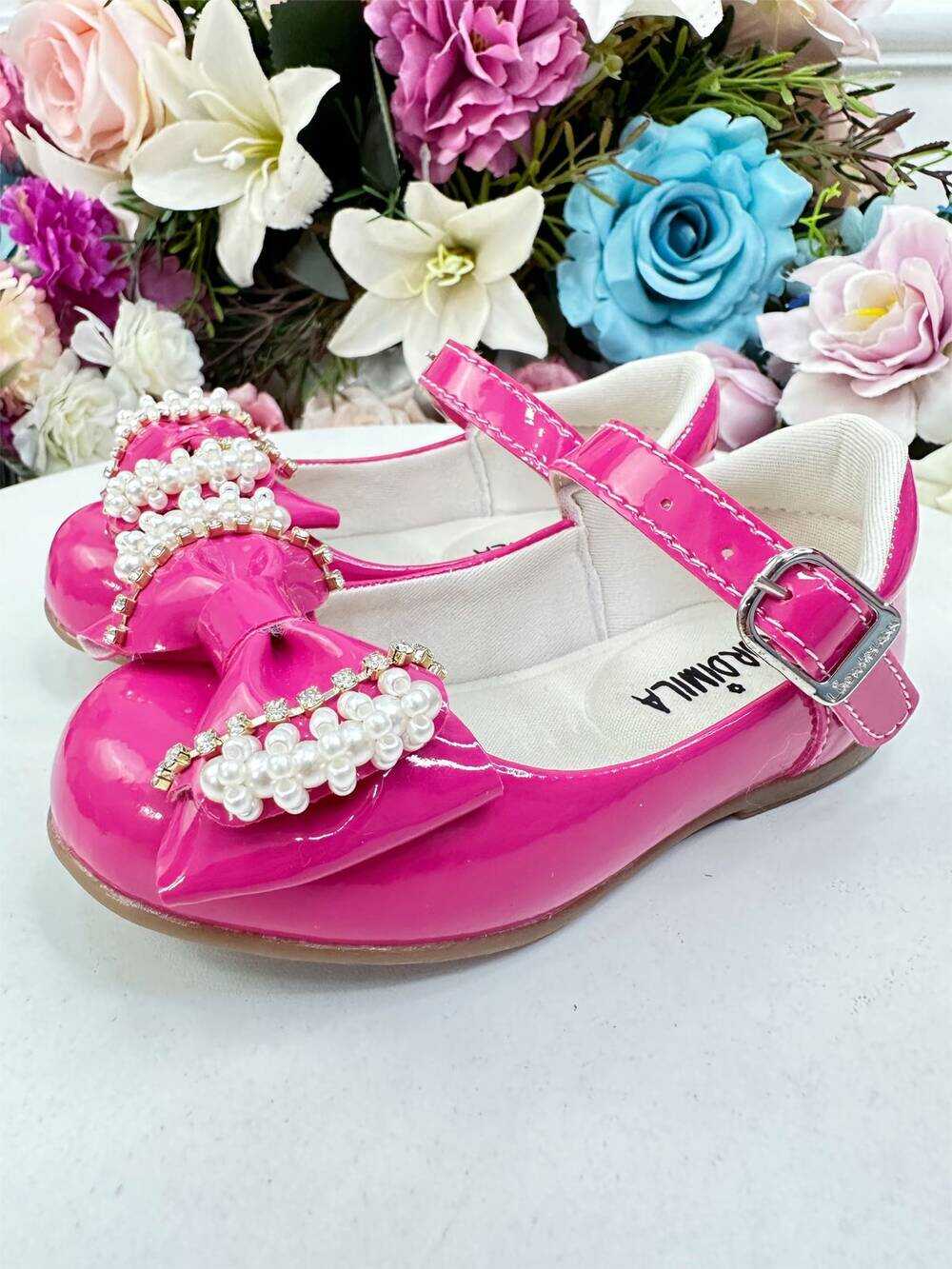 Sapatinho Pink Verniz de Lacinho Com Pérolas e Strass