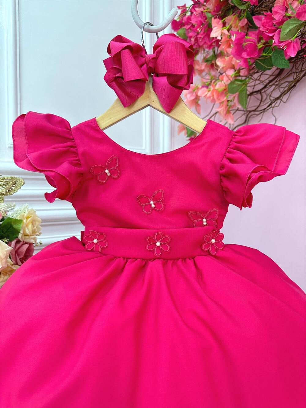 Vestido Infantil Pink Com Apliques de Borboletas e Flores