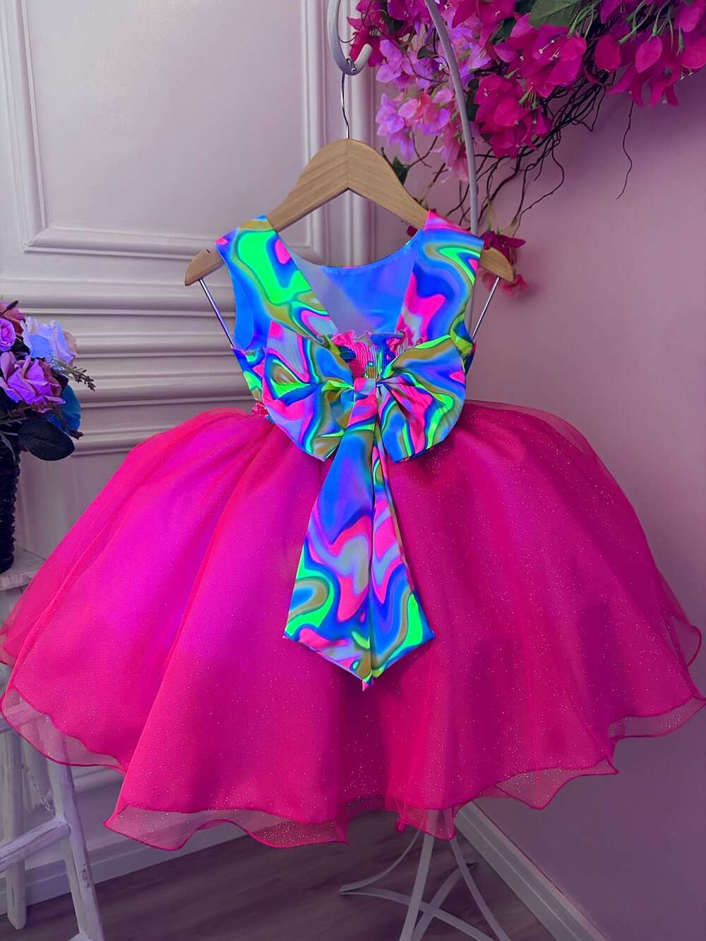 Vestido Infantil Barbie Colorido Neon Saia Pink e Glitter