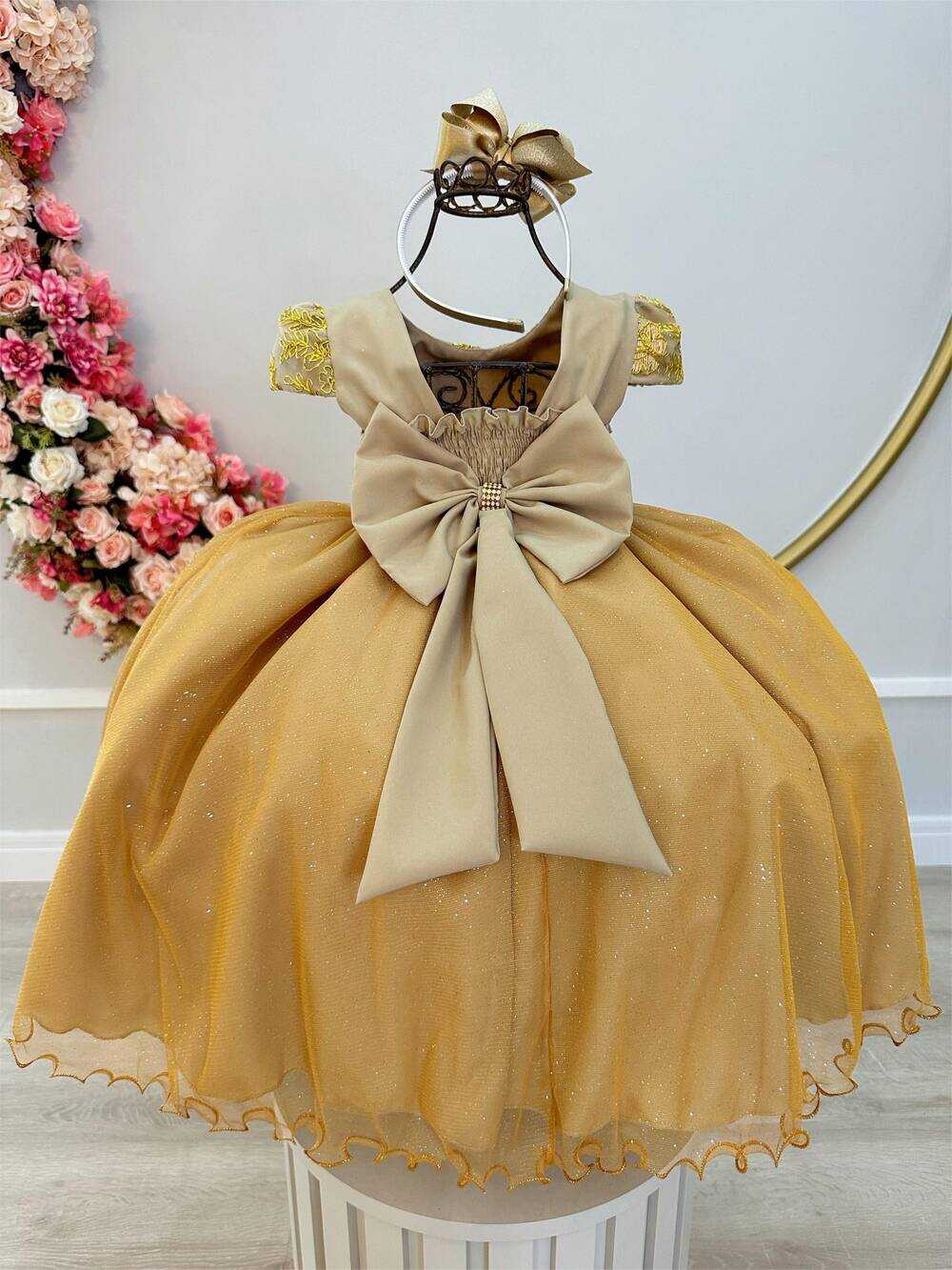 Vestido Infantil Dourado C/ Renda Realeza e Pérolas Damas