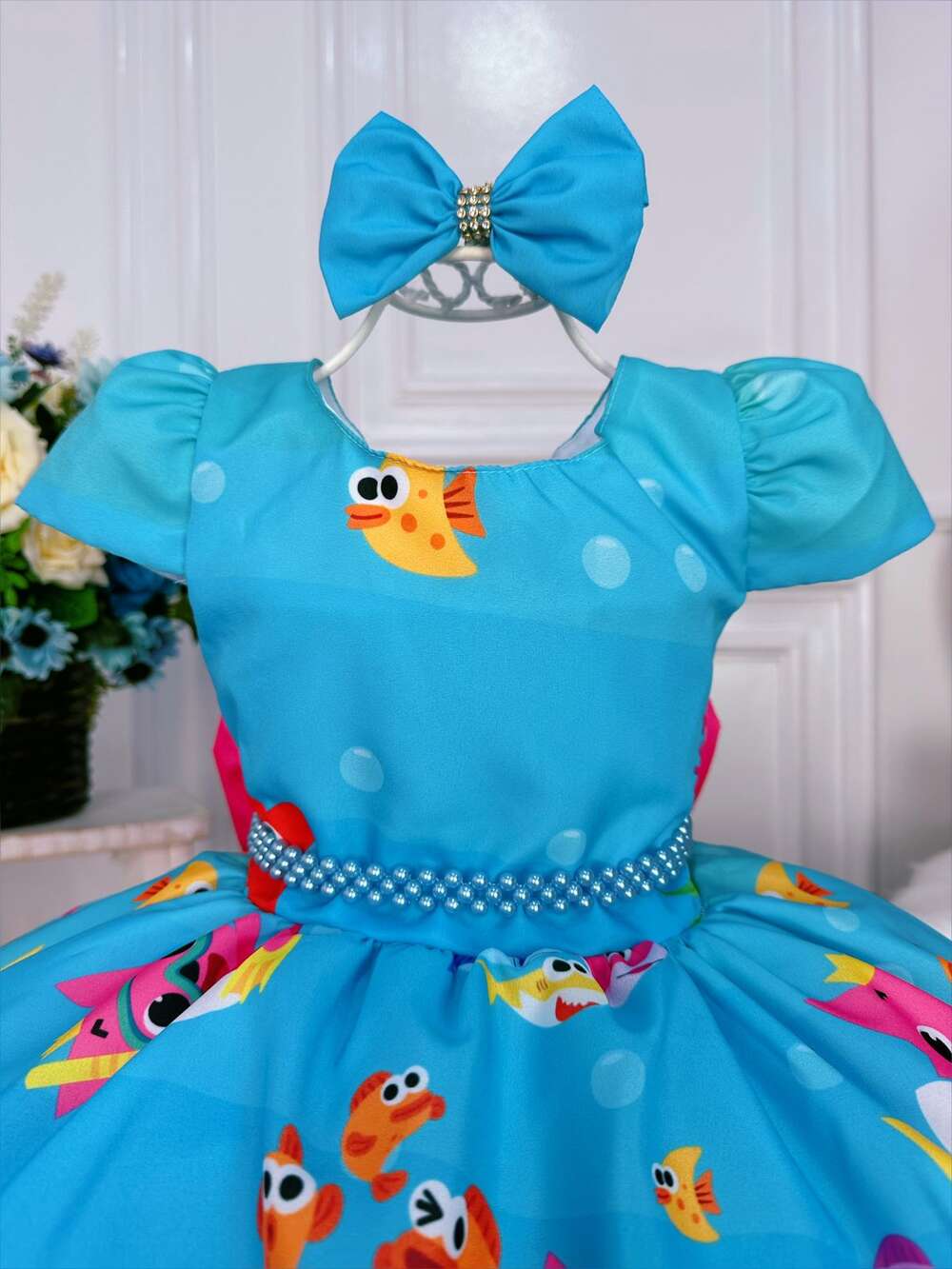 Vestido Infantil Baby Shark Brincando Fundo Mar Azul C/ Laço